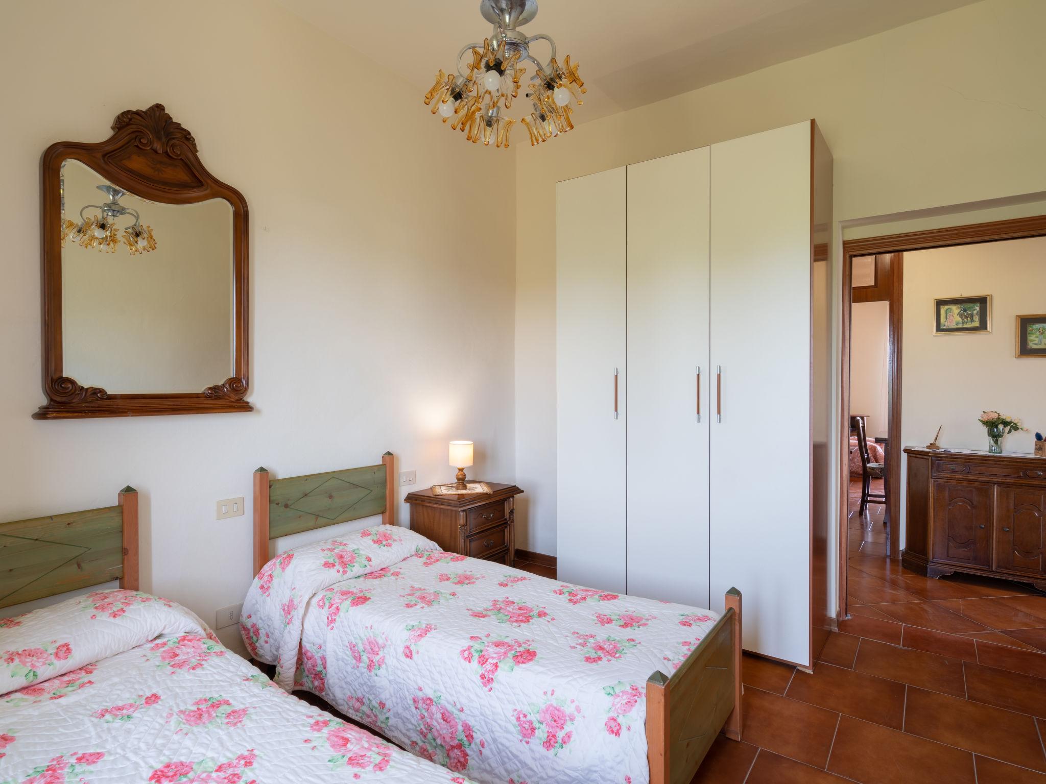 Photo 14 - 5 bedroom House in Foiano della Chiana with private pool and garden