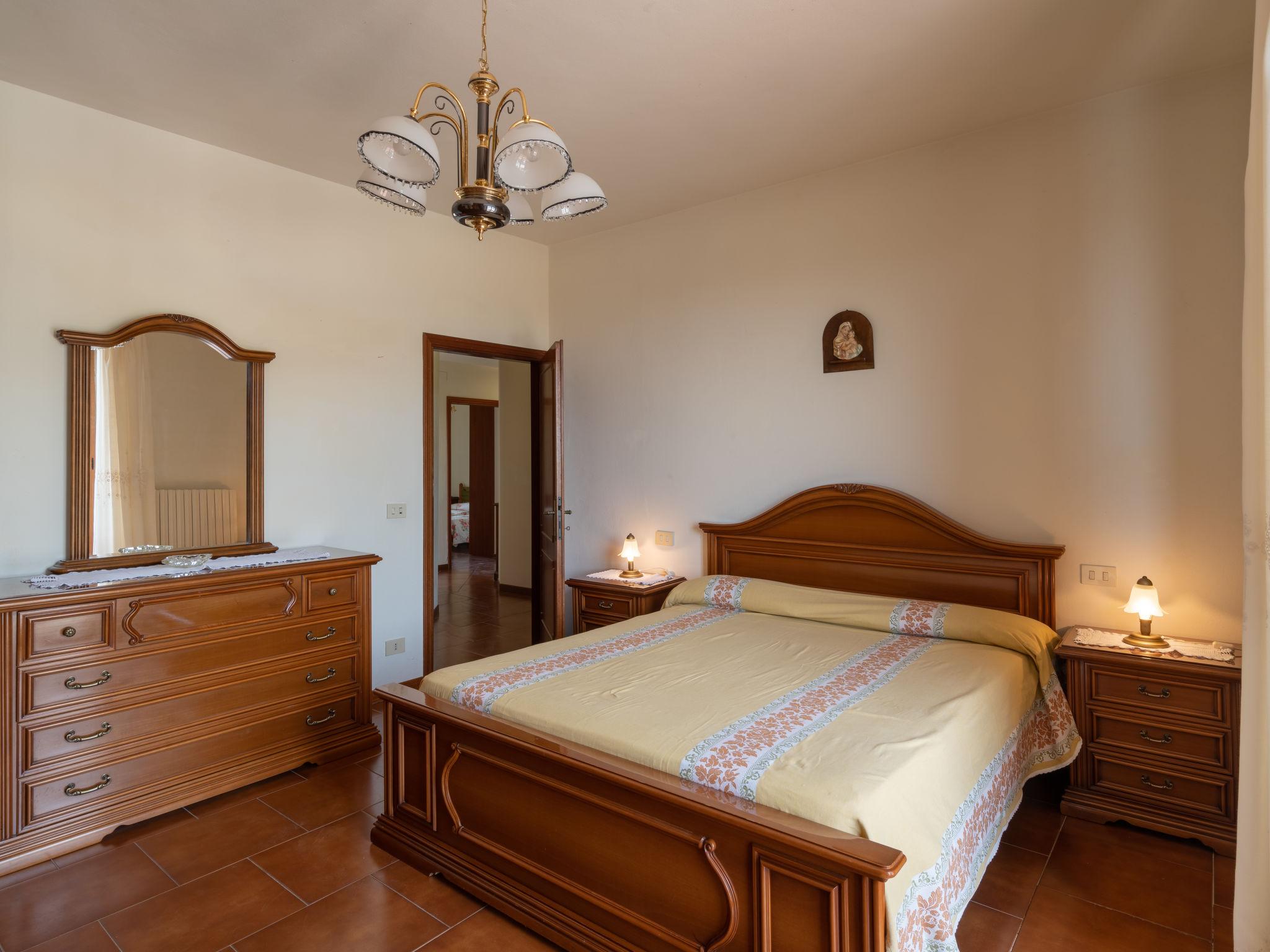 Photo 15 - 5 bedroom House in Foiano della Chiana with private pool and garden