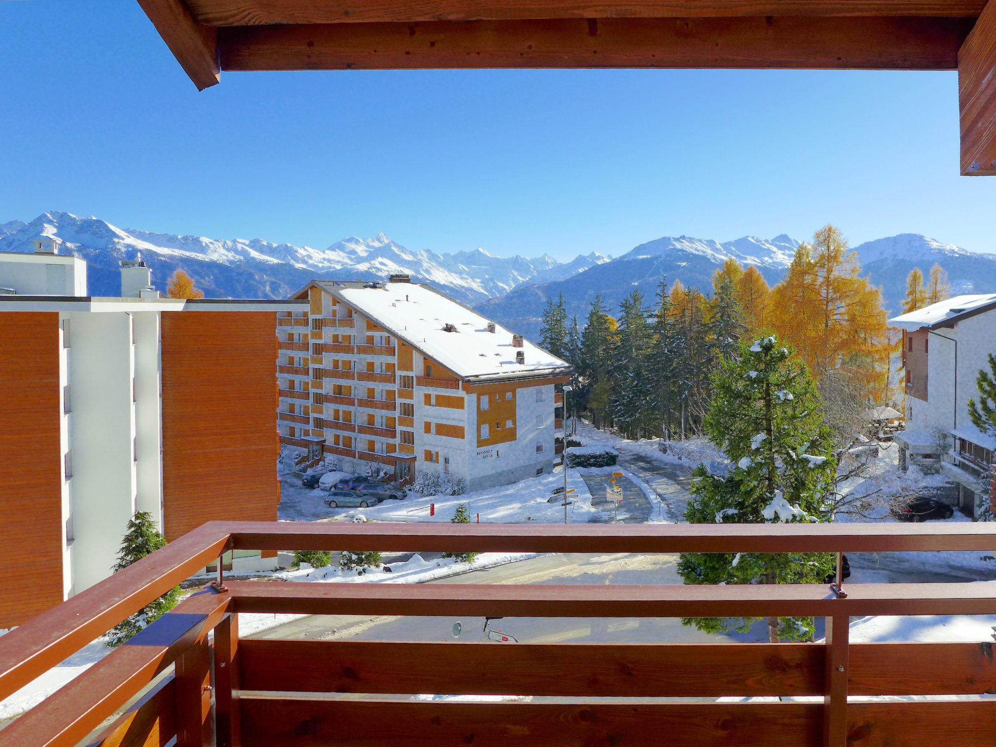 Foto 19 - Apartment mit 1 Schlafzimmer in Crans-Montana mit blick auf die berge