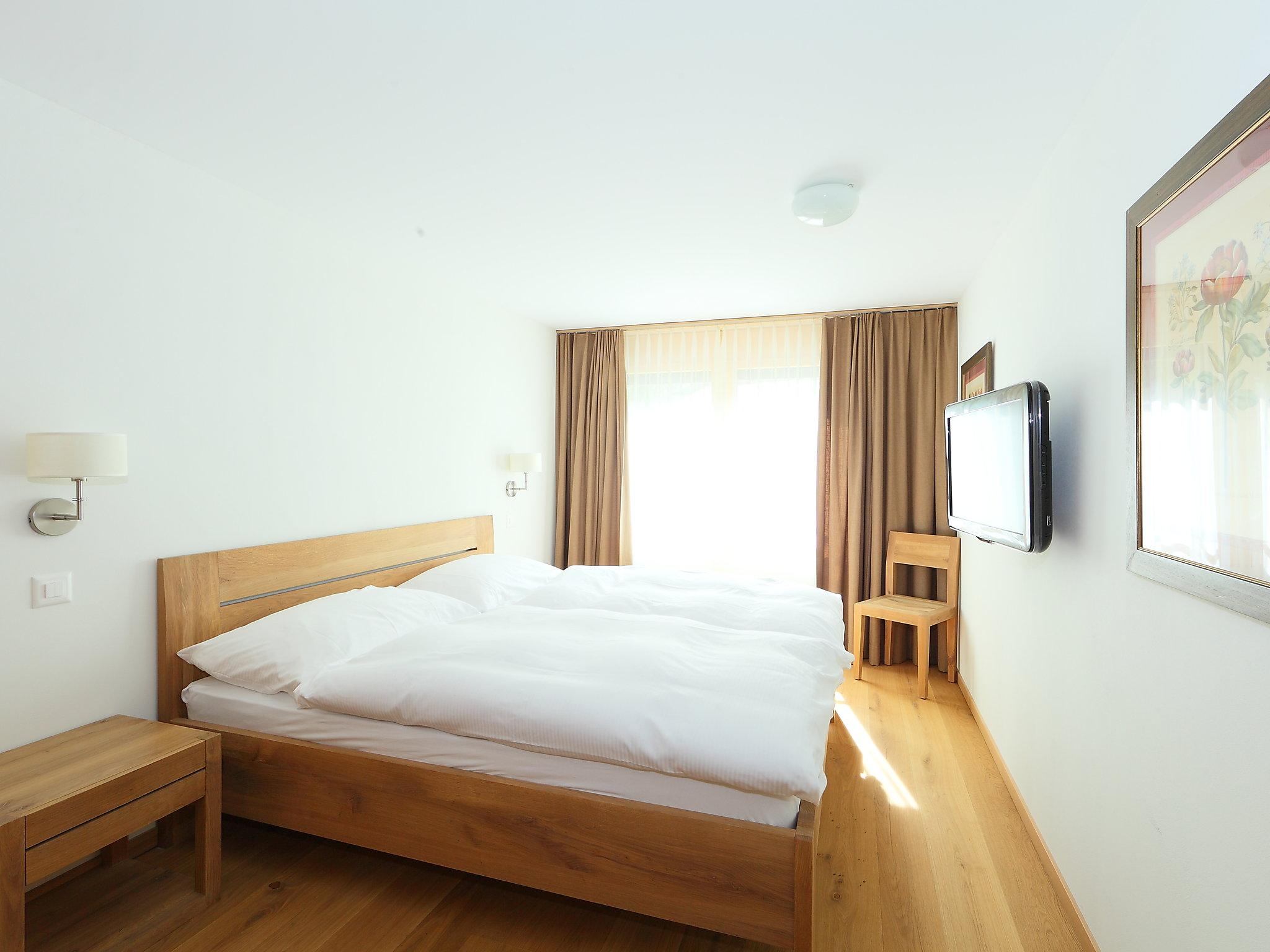 Foto 8 - Appartamento con 2 camere da letto a Zermatt con vista sulle montagne