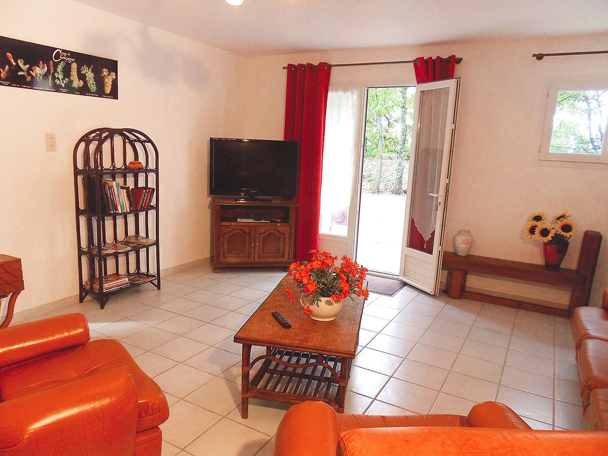 Photo 7 - 2 bedroom House in Flassan with private pool and terrace