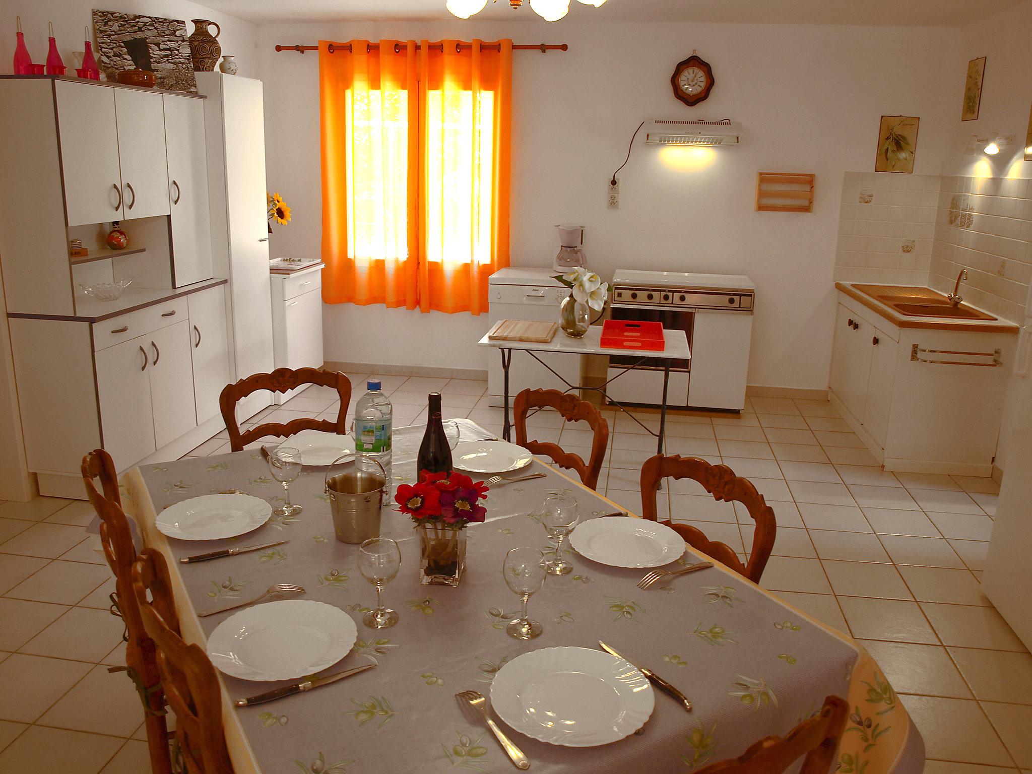 Photo 10 - 2 bedroom House in Flassan with private pool and garden