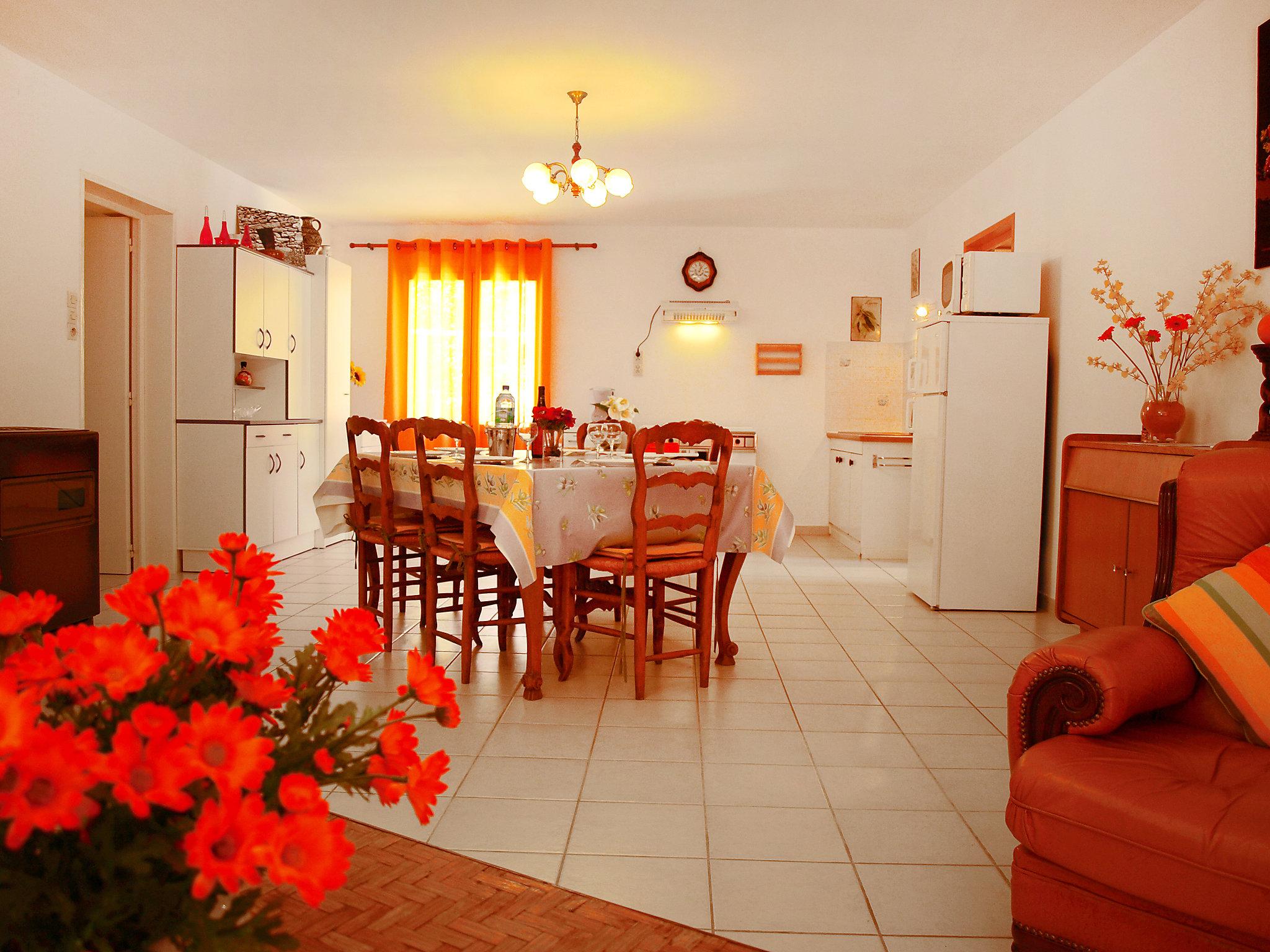 Photo 9 - 2 bedroom House in Flassan with private pool and garden