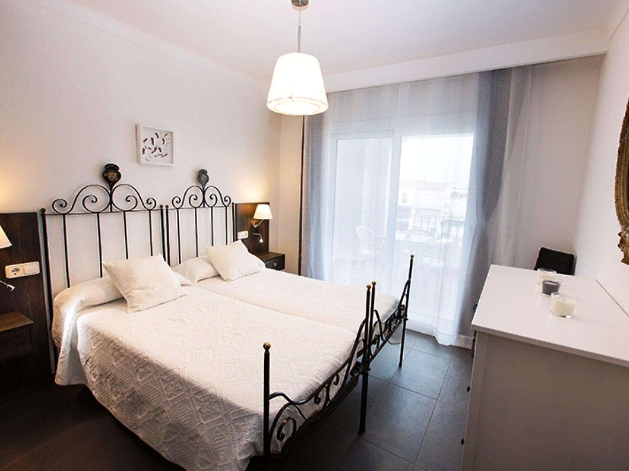Foto 7 - Apartment mit 1 Schlafzimmer in Castelló d'Empúries mit blick aufs meer