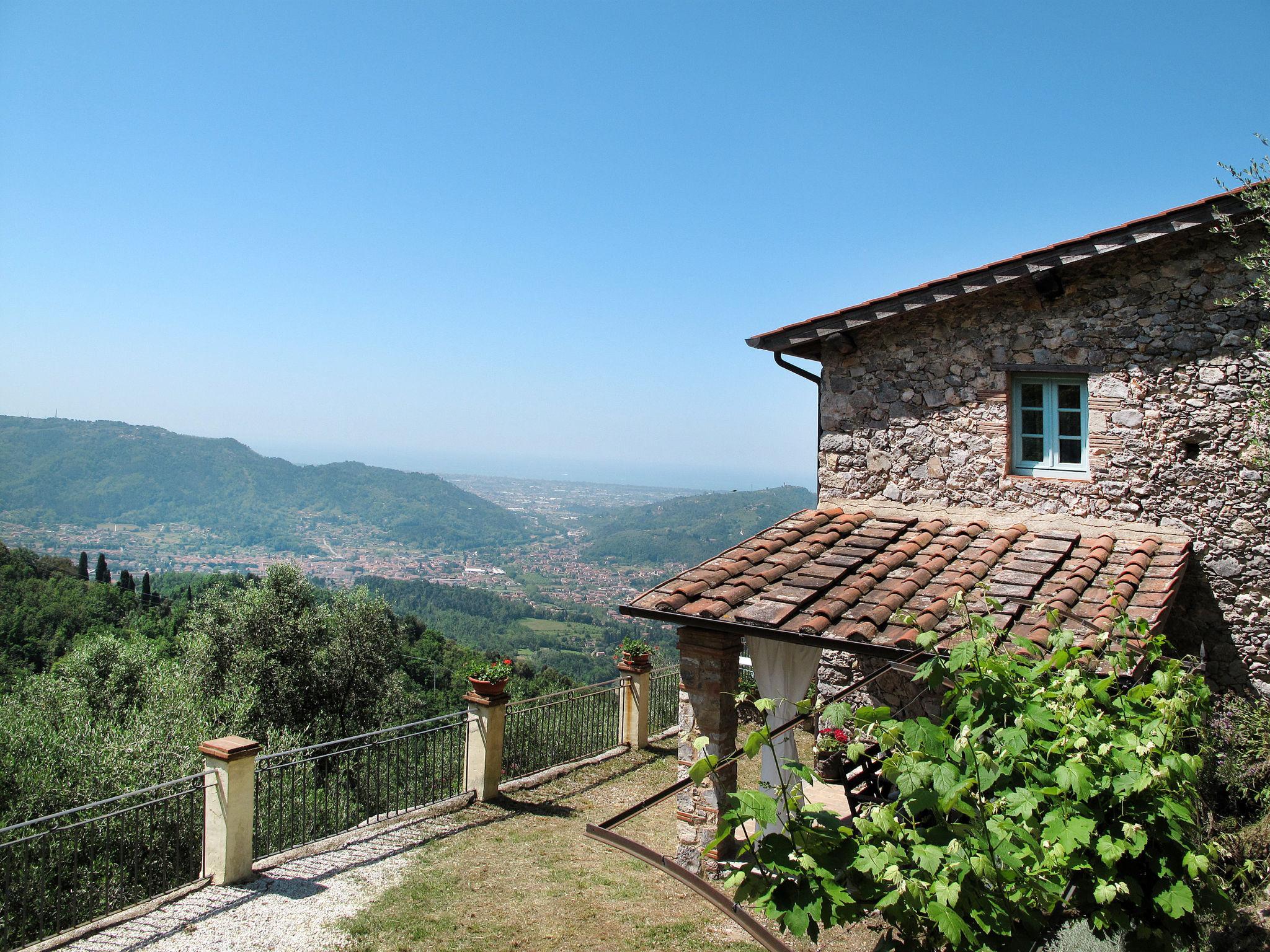 Foto 15 - Casa de 2 quartos em Camaiore com piscina privada e jardim