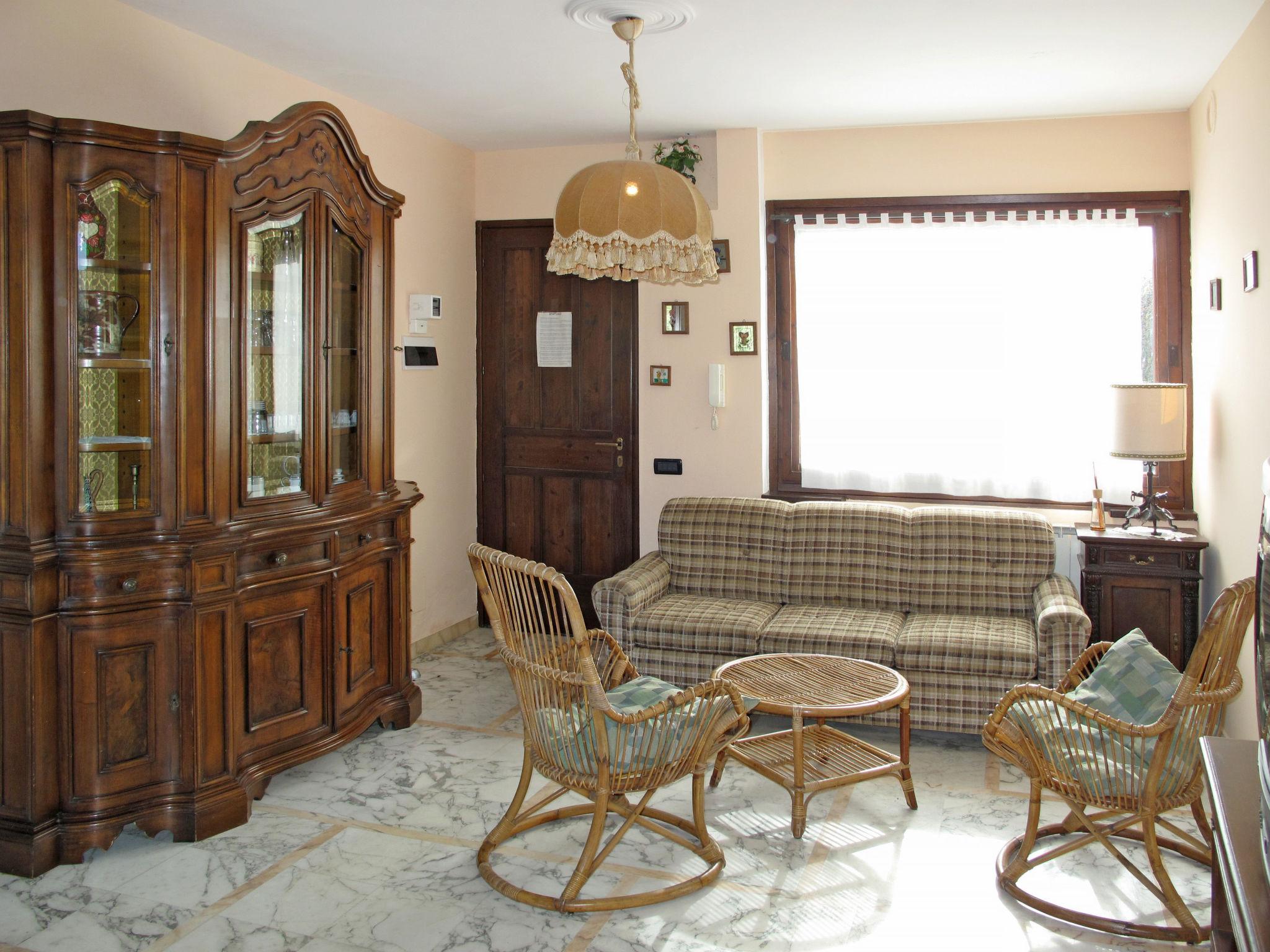 Photo 8 - 2 bedroom Apartment in Imperia with garden and terrace