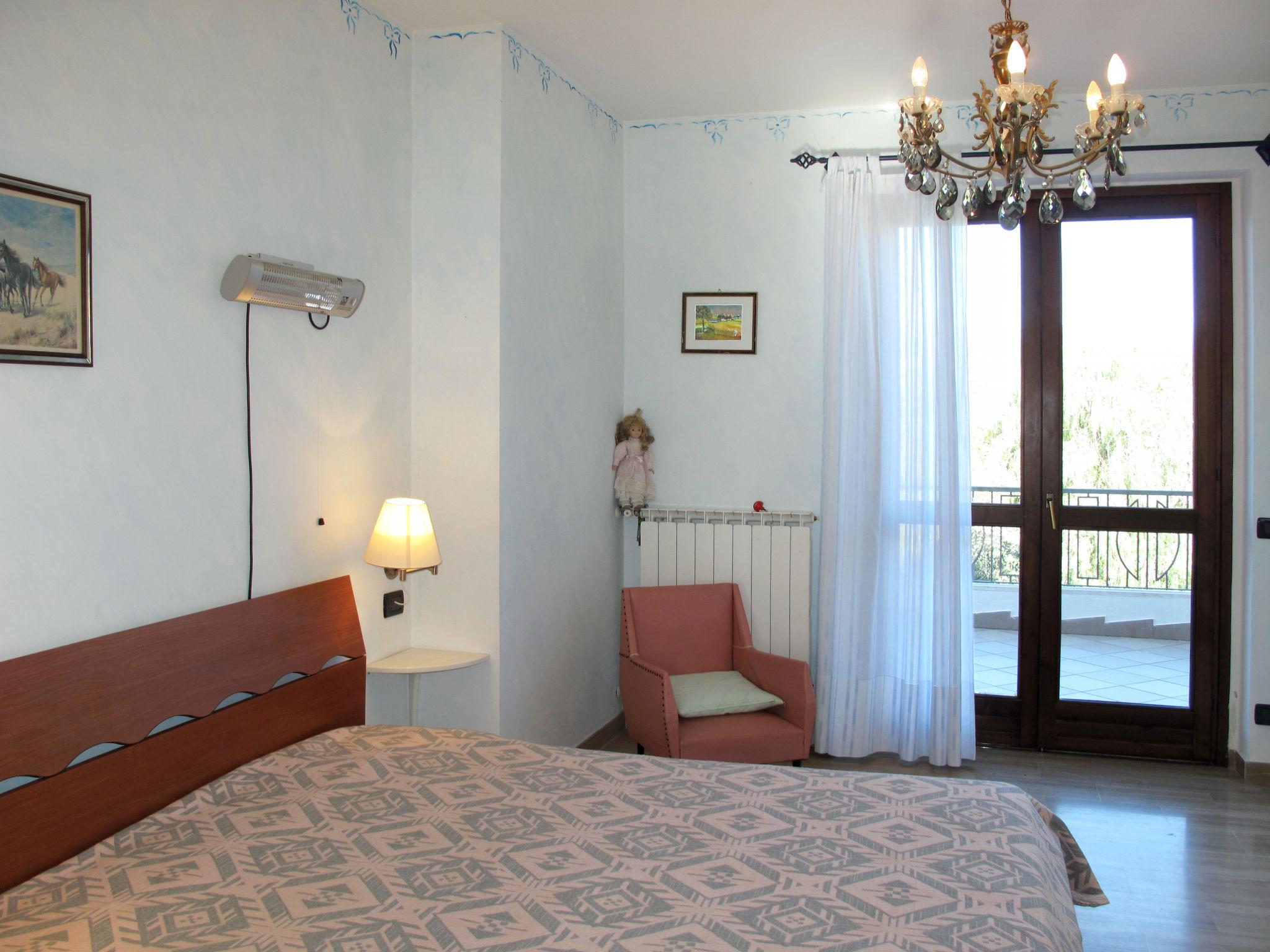 Photo 9 - 2 bedroom Apartment in Imperia with garden and sea view