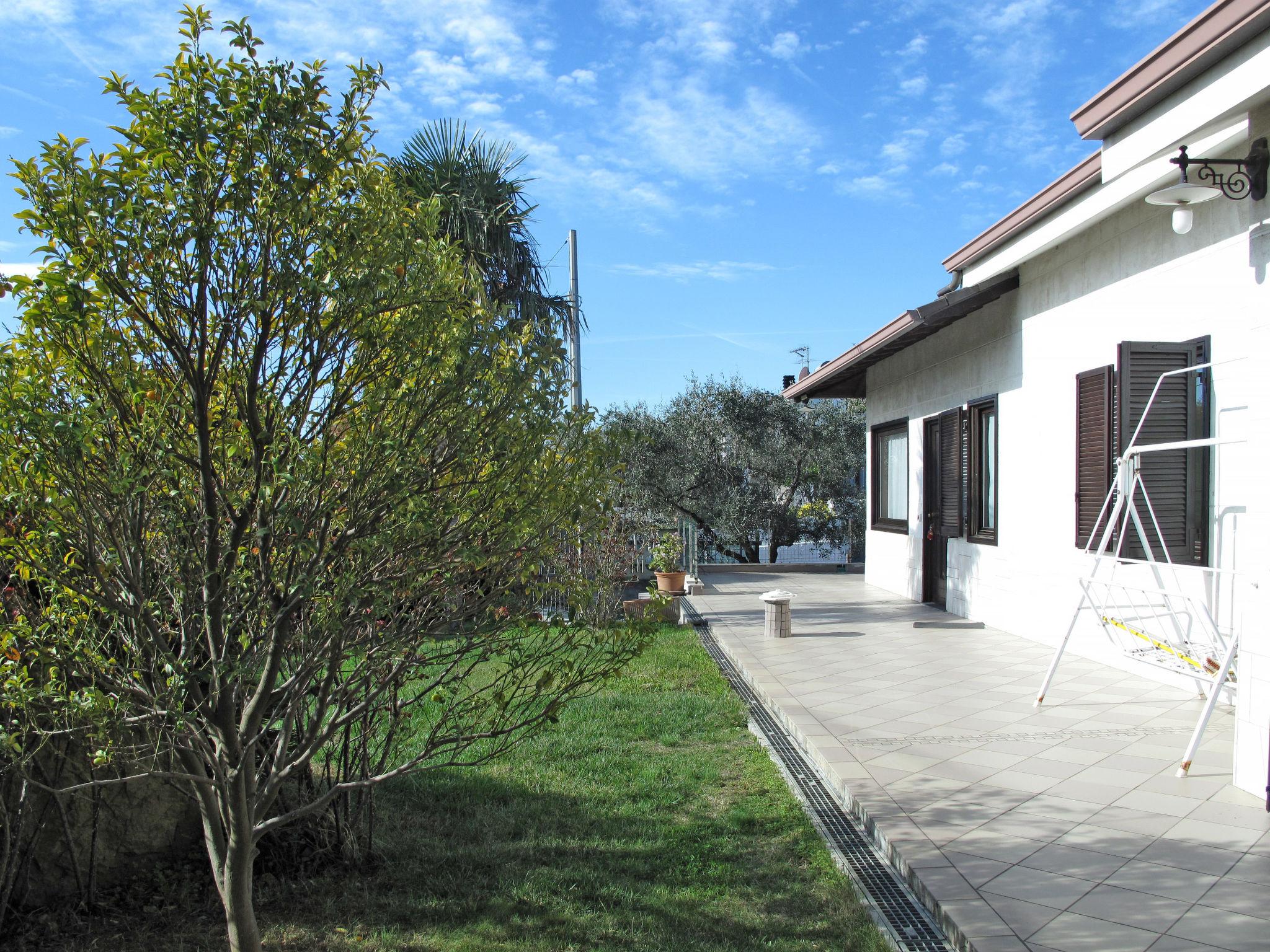 Photo 12 - Appartement de 2 chambres à Imperia avec jardin et vues à la mer