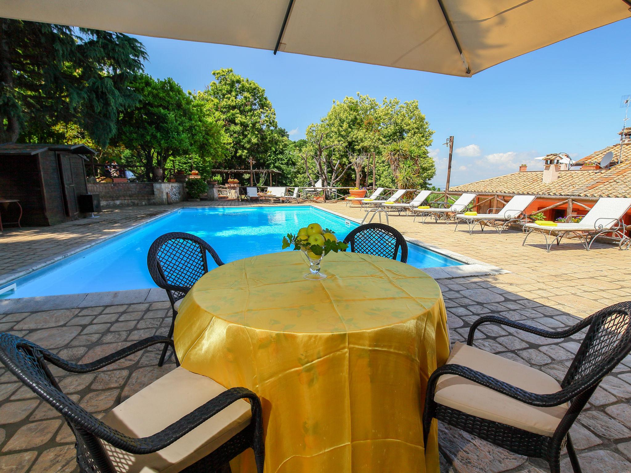 Foto 2 - Casa de 5 quartos em Monte Compatri com piscina privada e vista para a montanha