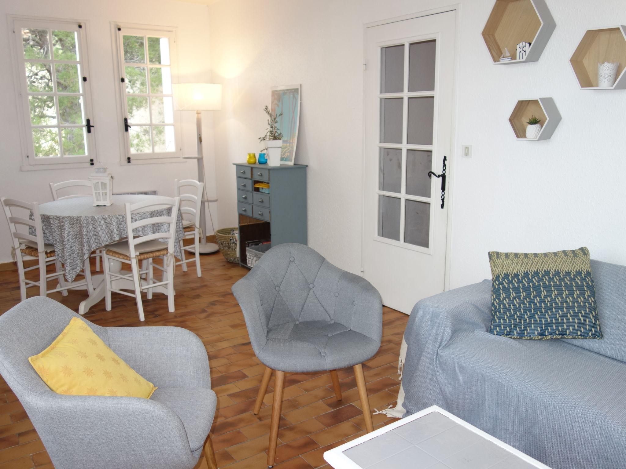 Foto 5 - Apartamento de 2 quartos em Saint-Cyr-sur-Mer com terraço e vistas do mar