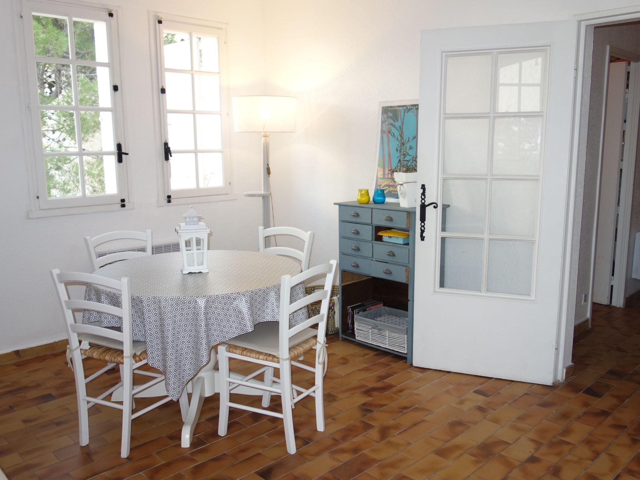 Photo 7 - 2 bedroom Apartment in Saint-Cyr-sur-Mer with garden and terrace