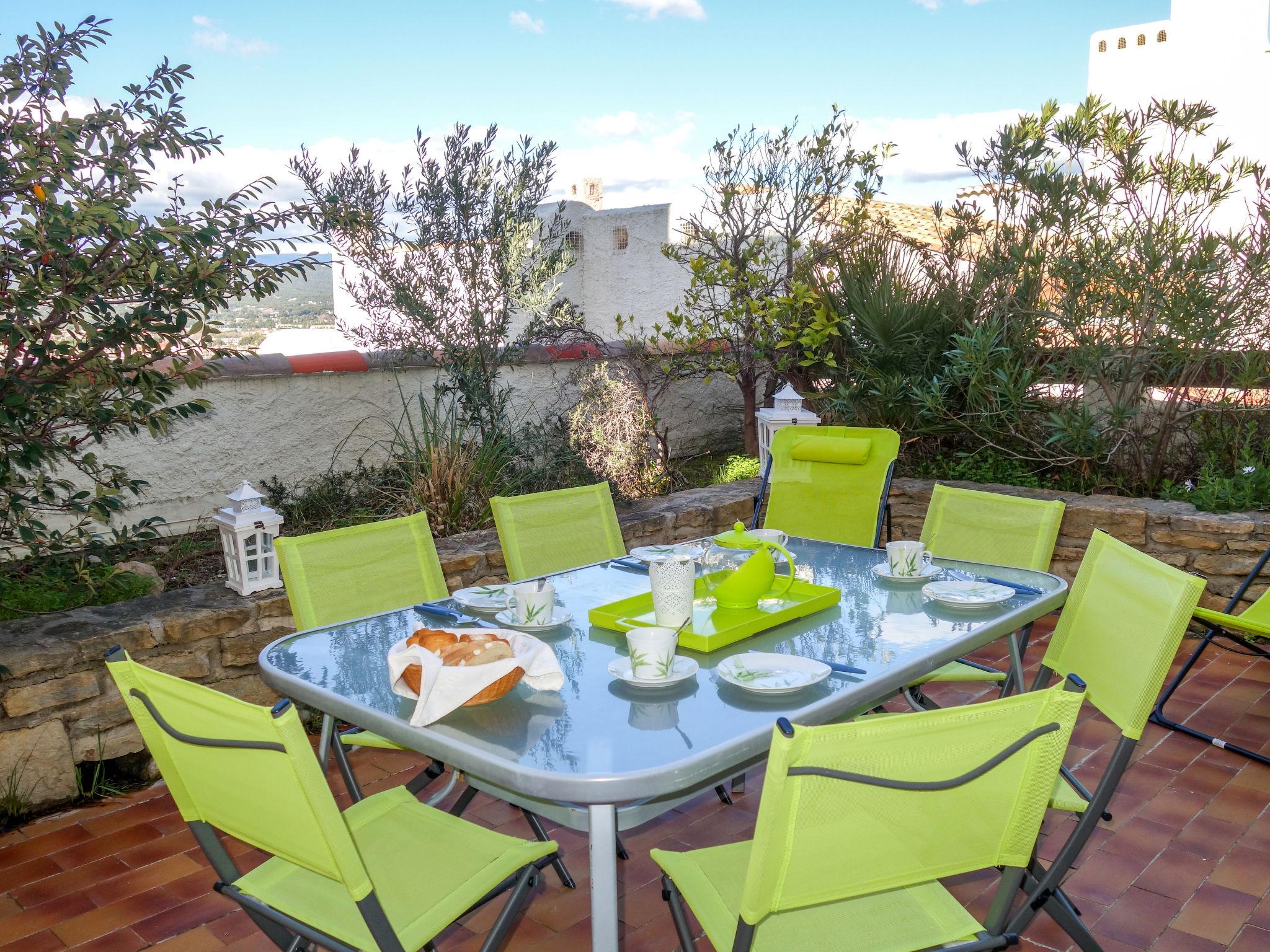 Photo 2 - Appartement de 2 chambres à Saint-Cyr-sur-Mer avec terrasse et vues à la mer