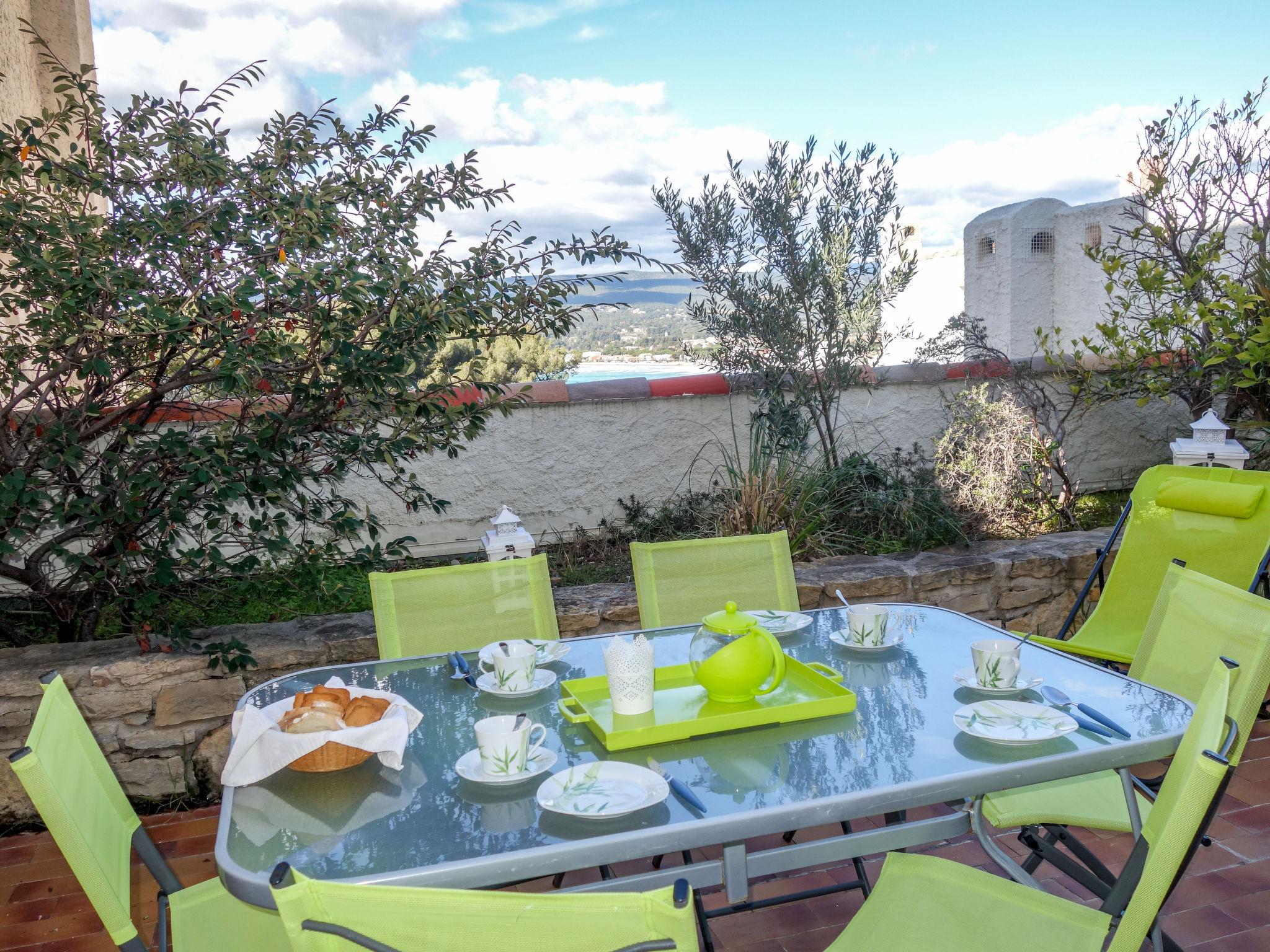 Foto 1 - Apartamento de 2 quartos em Saint-Cyr-sur-Mer com terraço e vistas do mar