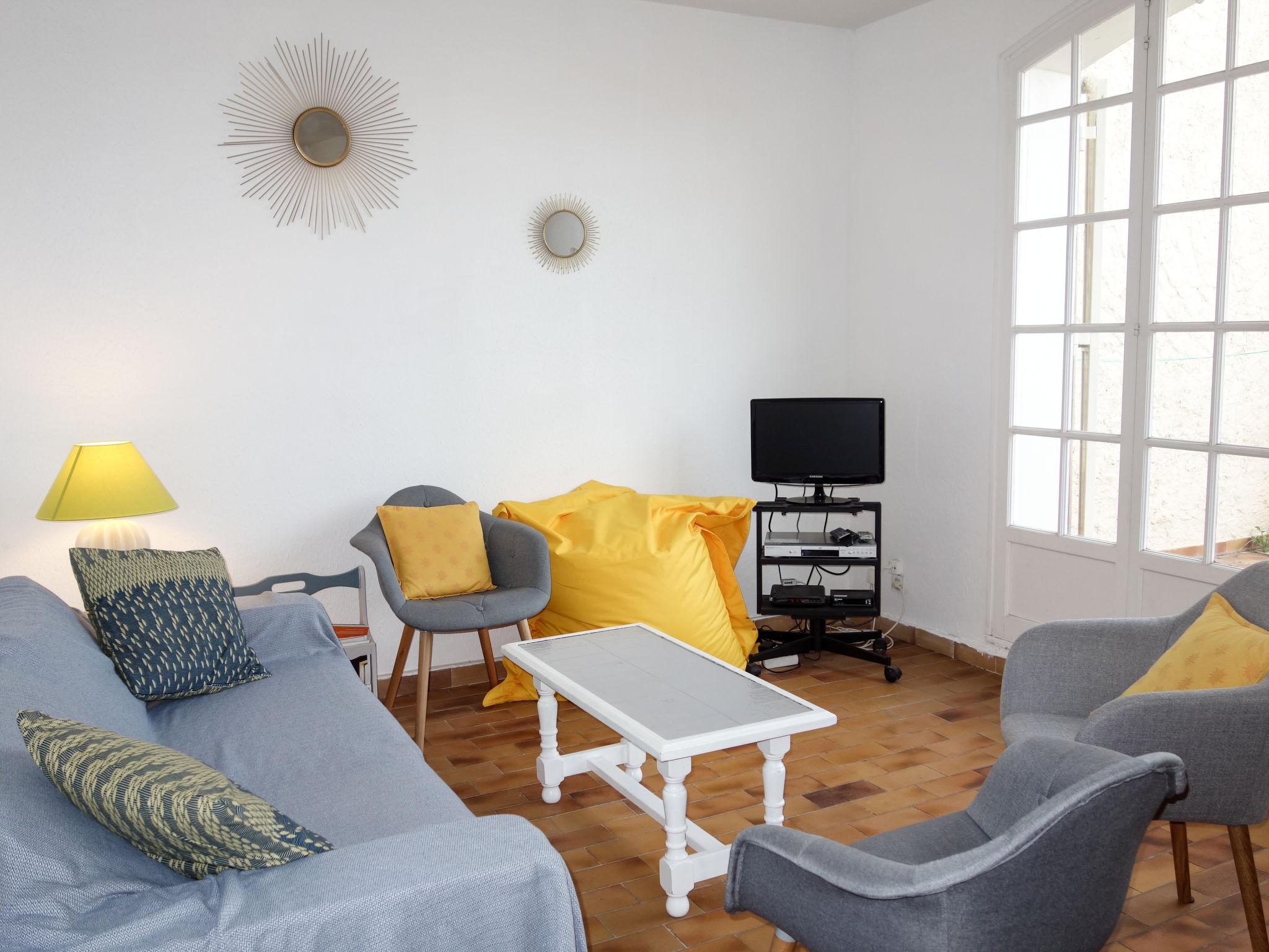 Foto 6 - Apartamento de 2 quartos em Saint-Cyr-sur-Mer com terraço e vistas do mar