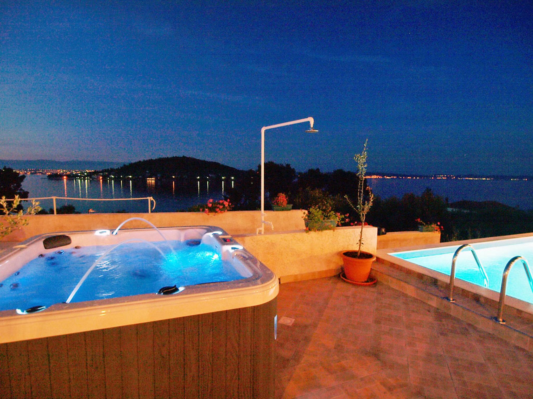 Foto 20 - Casa de 3 quartos em Kali com piscina e vistas do mar