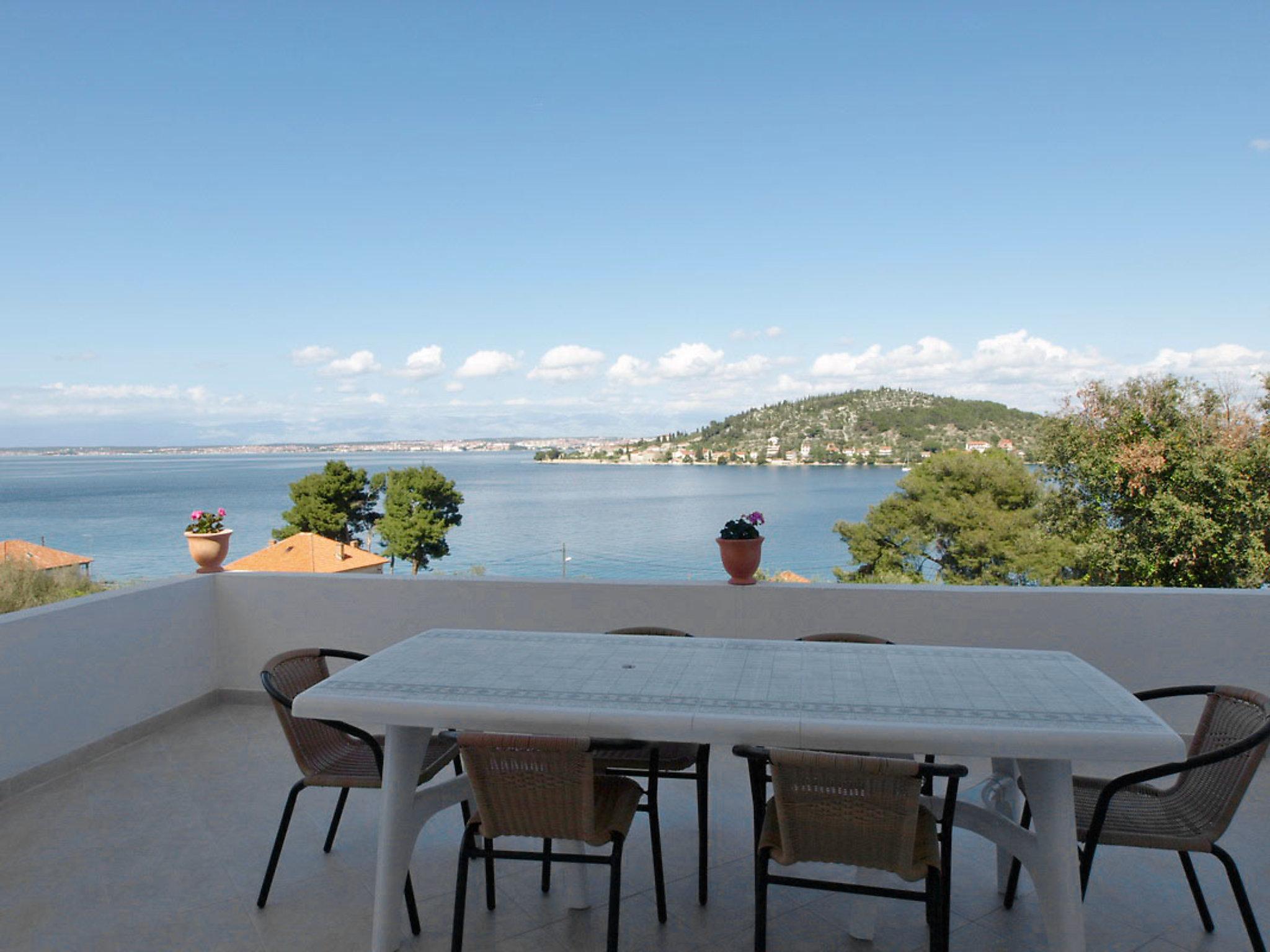 Foto 4 - Casa de 3 quartos em Kali com piscina e vistas do mar