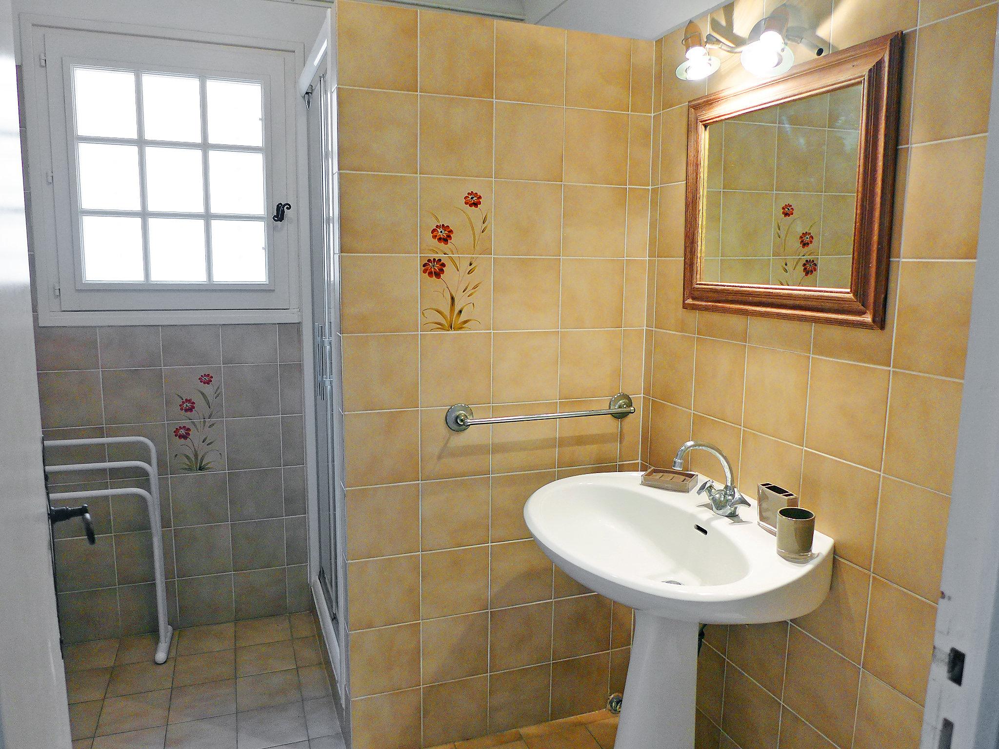 Foto 18 - Appartamento con 2 camere da letto a Roquebrune-sur-Argens con piscina privata e vista mare