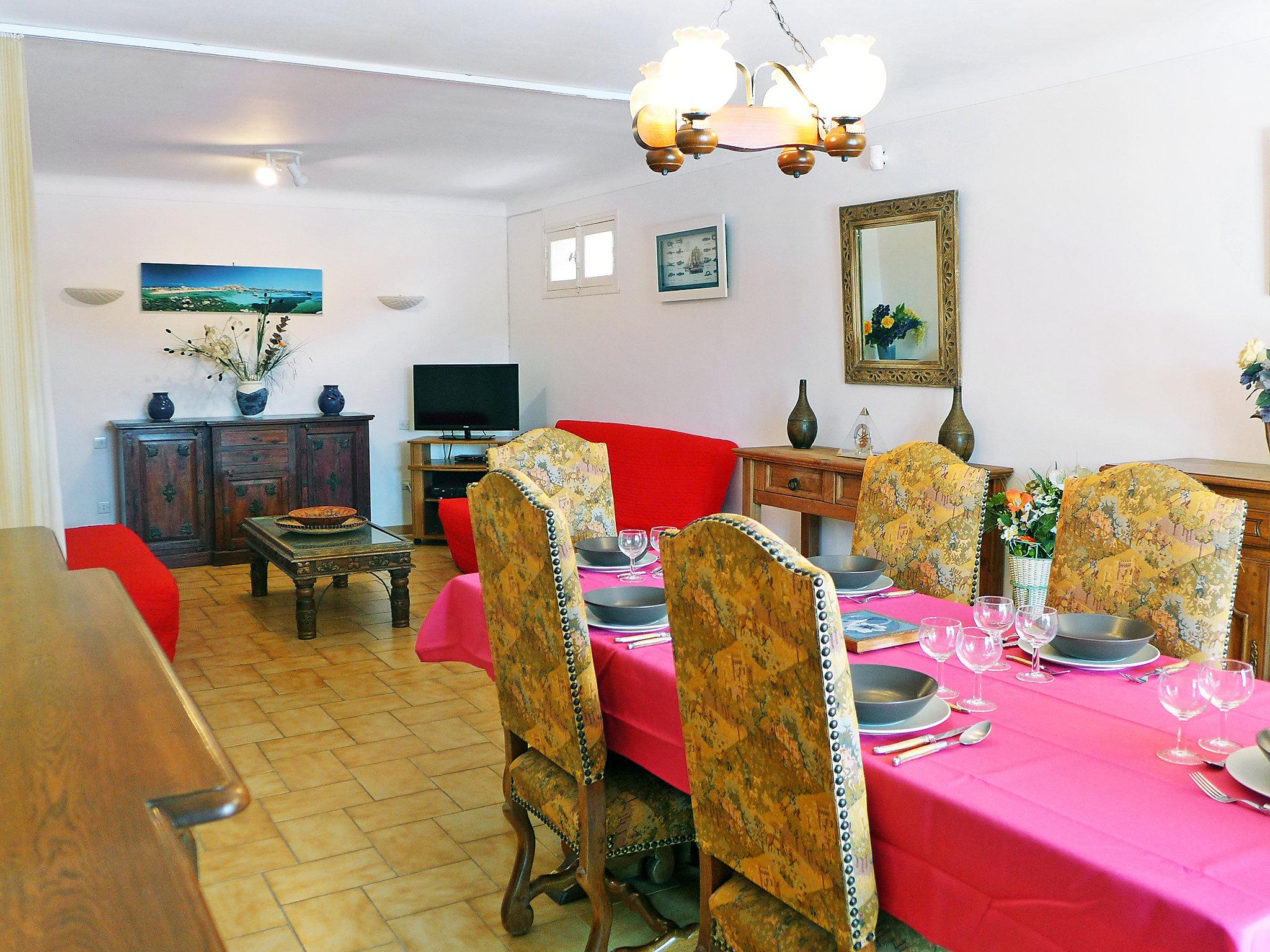 Photo 2 - 2 bedroom Apartment in Roquebrune-sur-Argens with private pool and garden