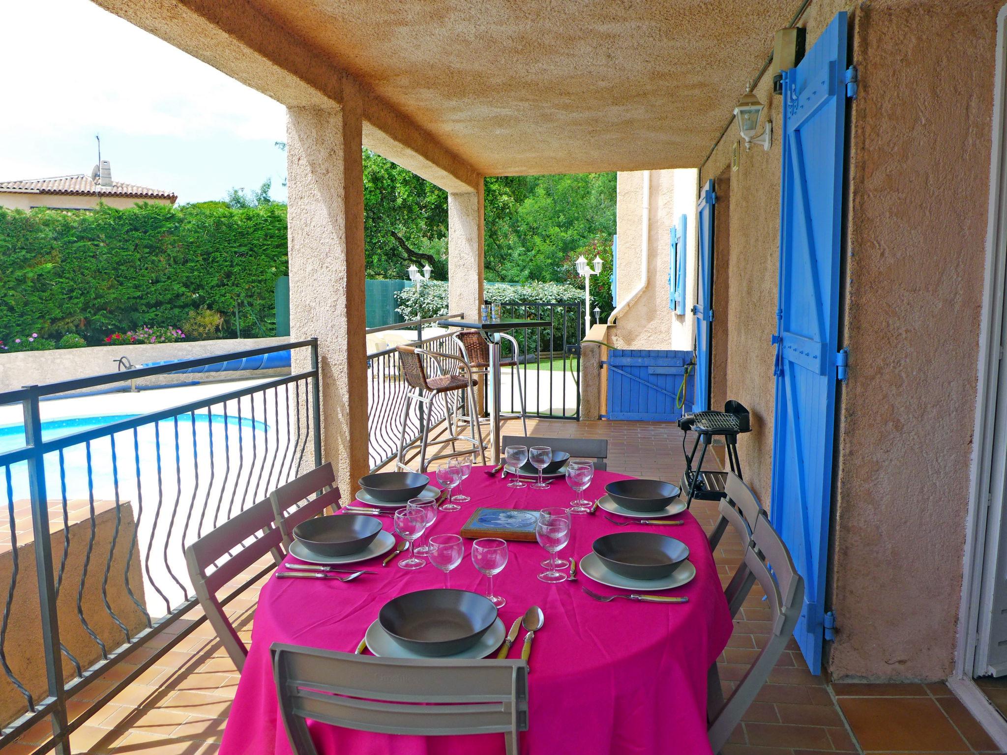 Foto 21 - Appartamento con 2 camere da letto a Roquebrune-sur-Argens con piscina privata e vista mare