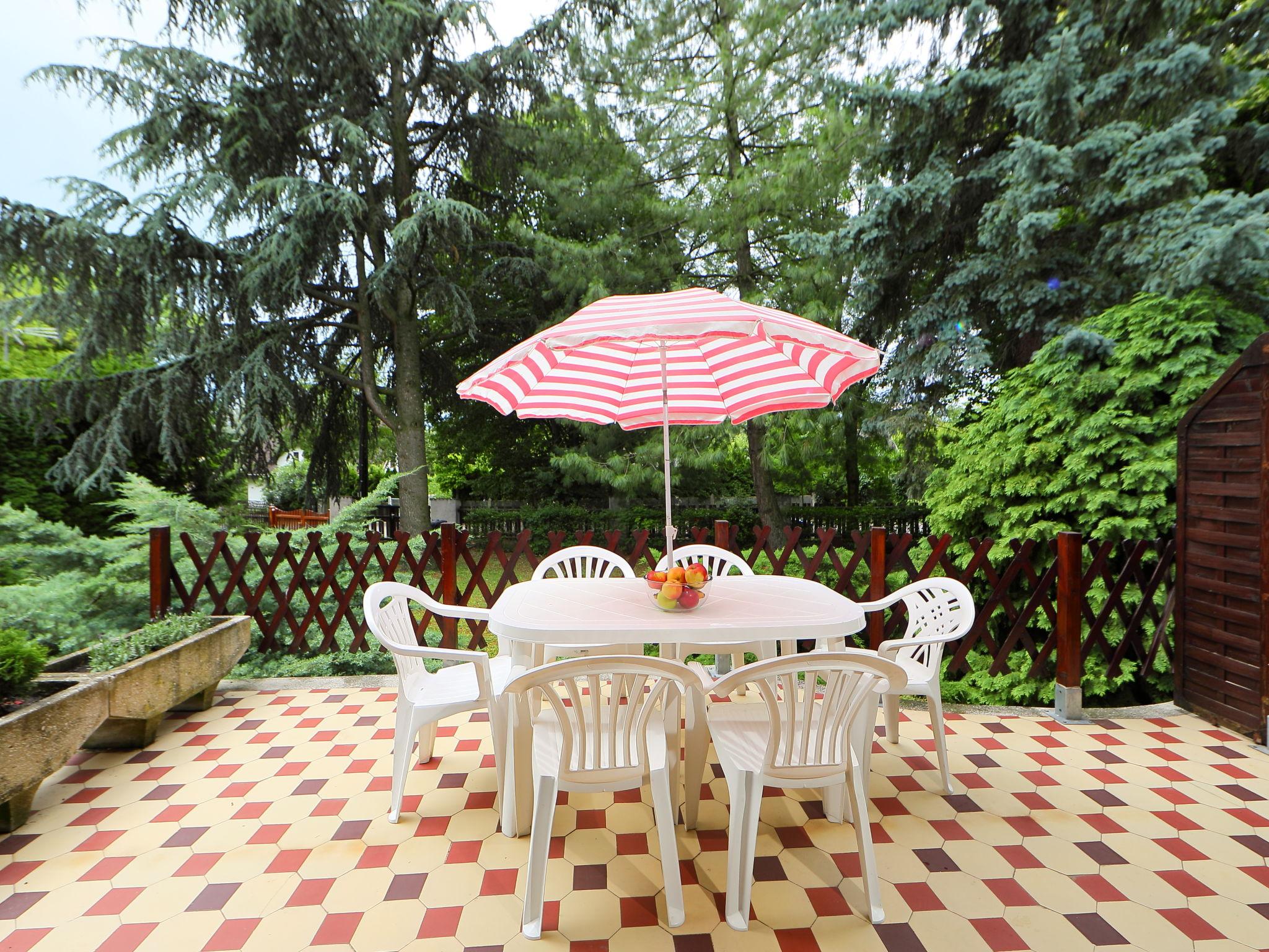 Foto 2 - Casa de 3 quartos em Balatonfűzfő com jardim e vista para a montanha