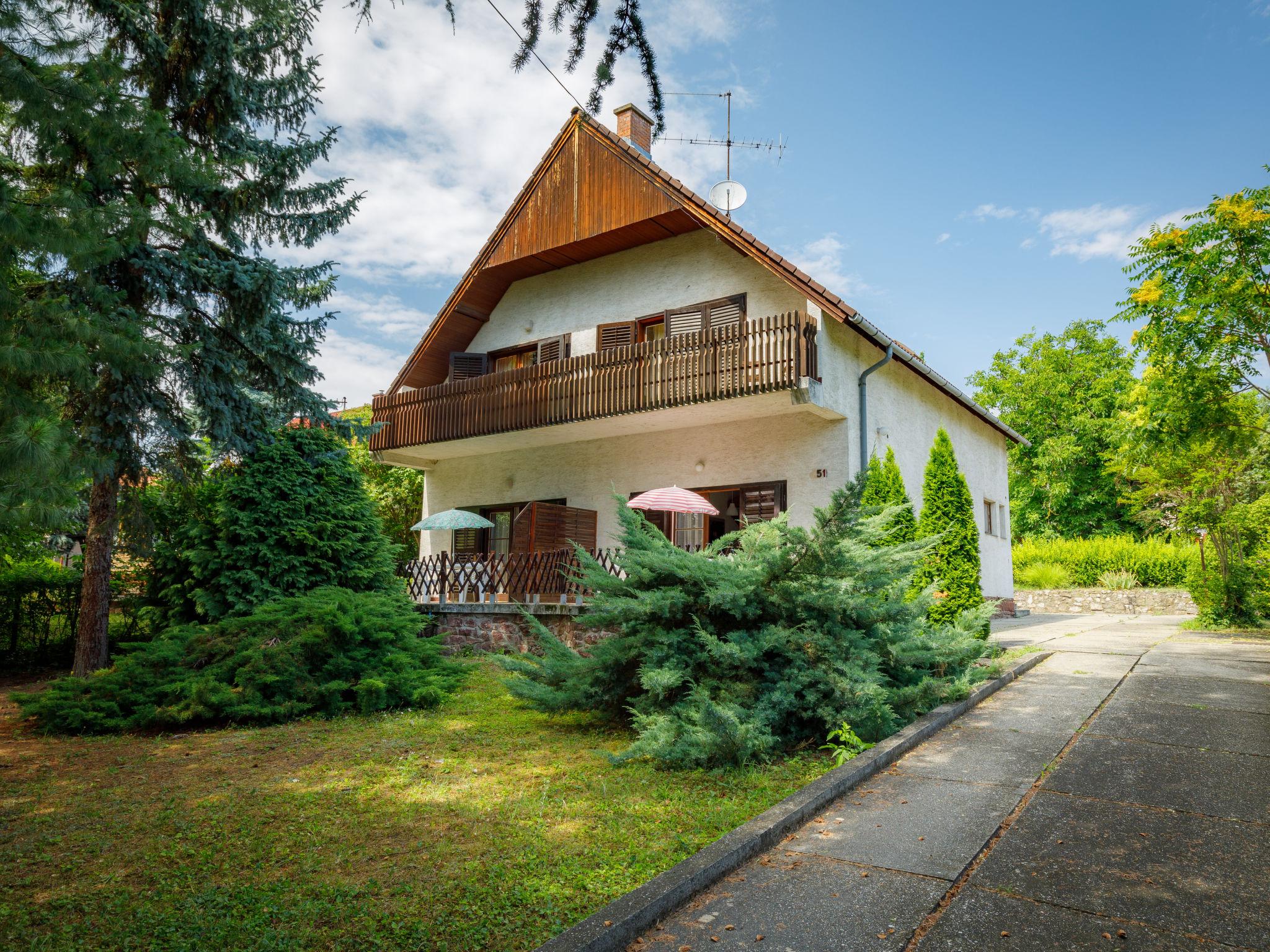 Foto 15 - Casa de 3 quartos em Balatonfűzfő com jardim e vista para a montanha