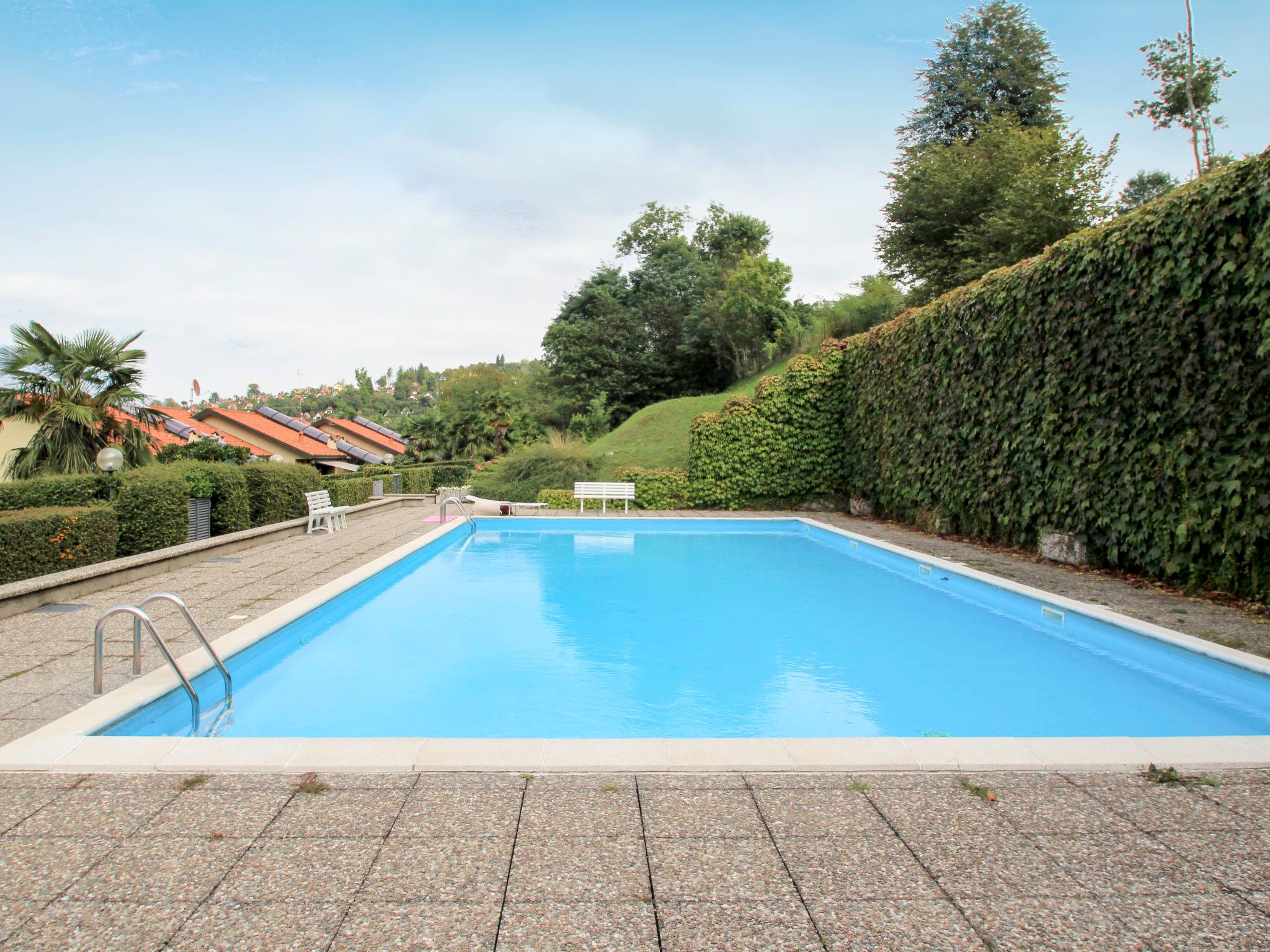 Photo 3 - Appartement de 2 chambres à Brezzo di Bedero avec piscine et jardin