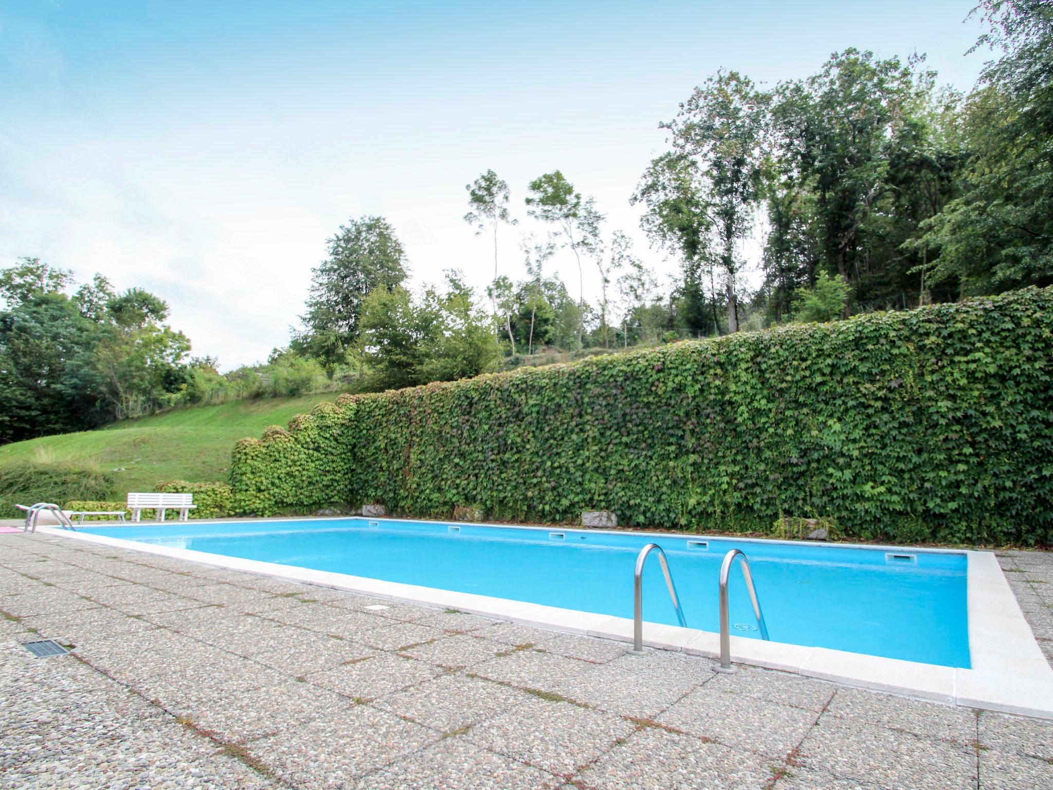 Photo 19 - Appartement de 2 chambres à Brezzo di Bedero avec piscine et jardin