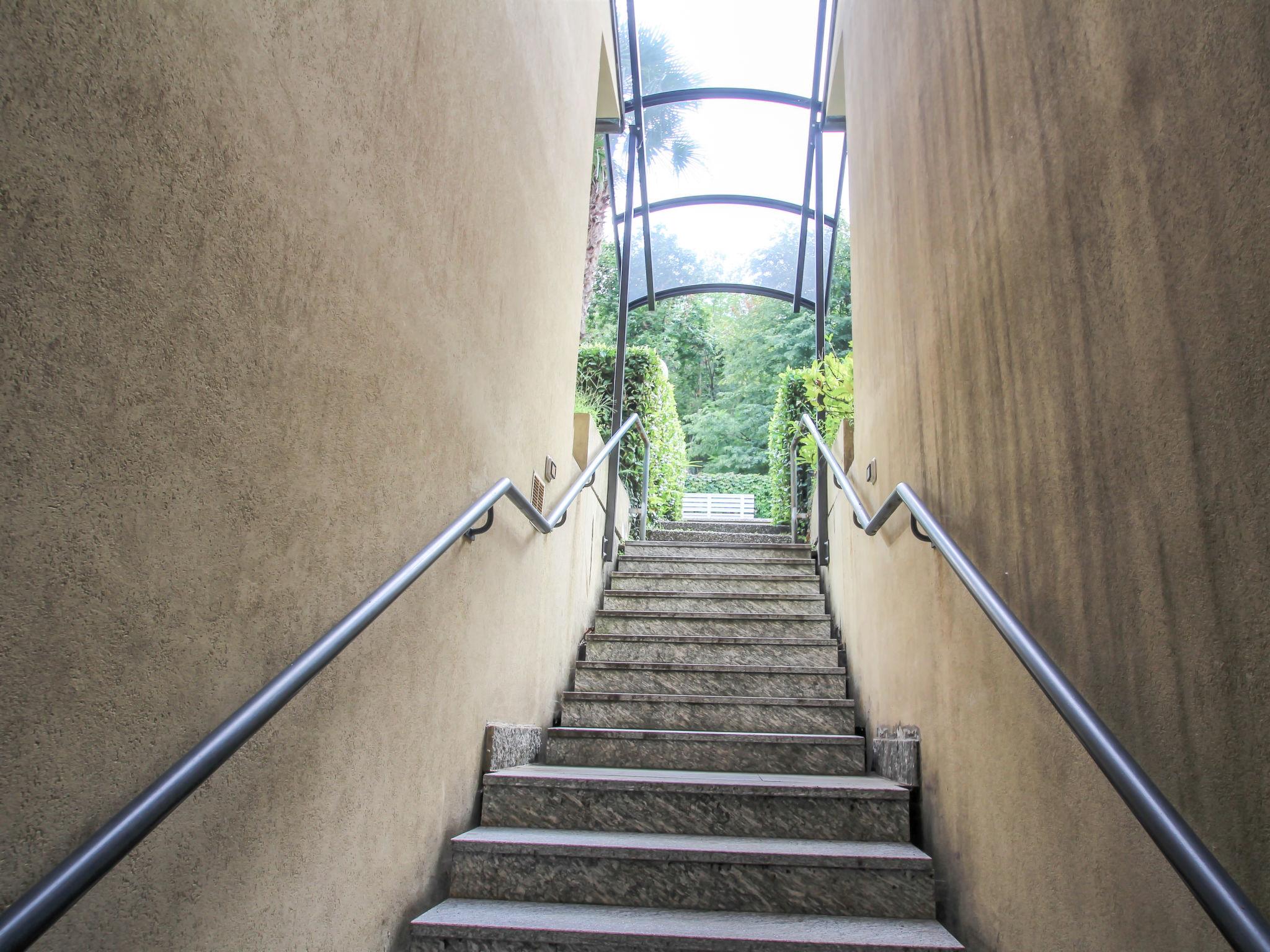 Photo 23 - Appartement de 2 chambres à Brezzo di Bedero avec piscine et vues sur la montagne