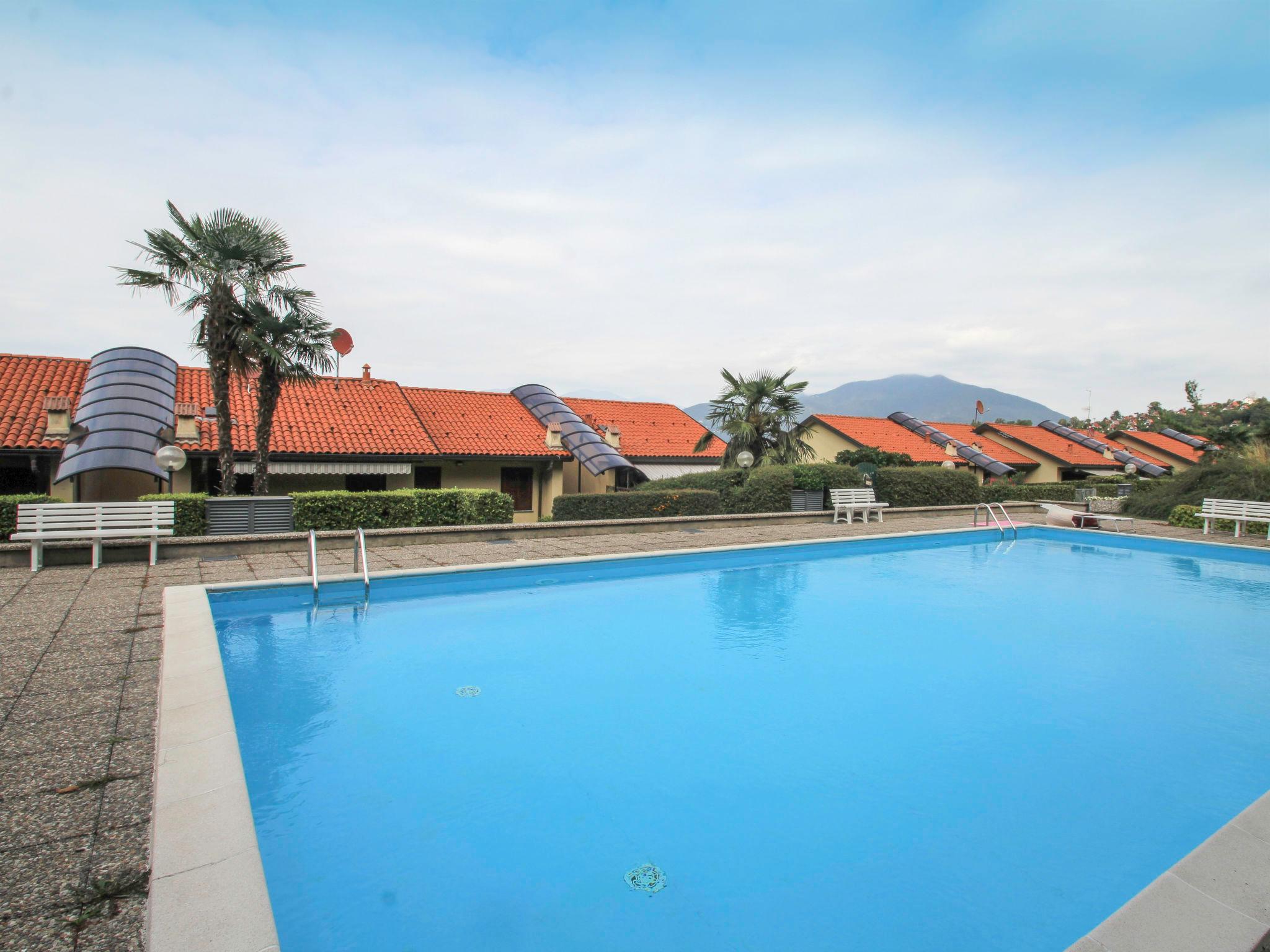 Foto 1 - Apartamento de 2 habitaciones en Brezzo di Bedero con piscina y vistas a la montaña