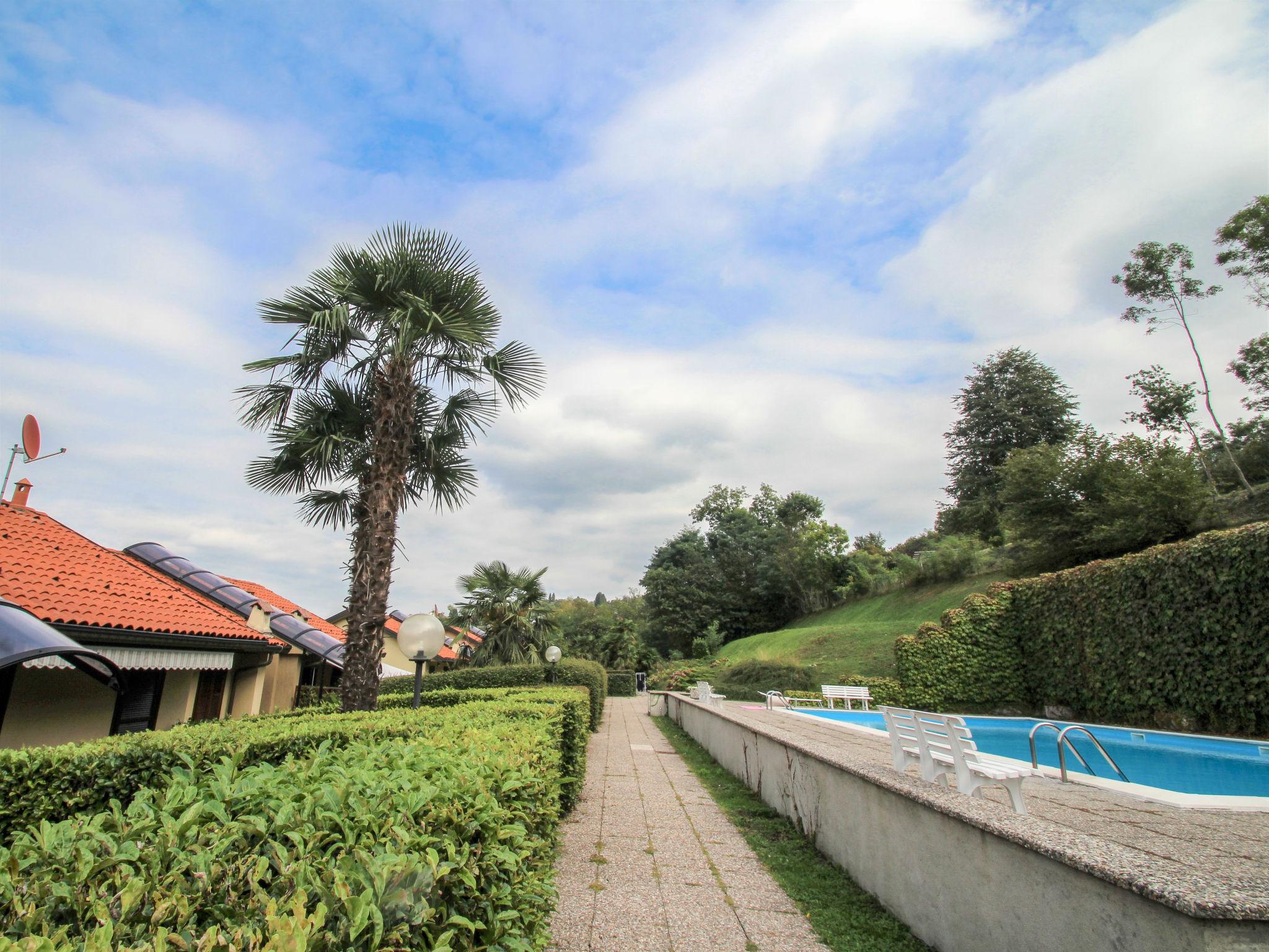 Photo 20 - Appartement de 2 chambres à Brezzo di Bedero avec piscine et jardin