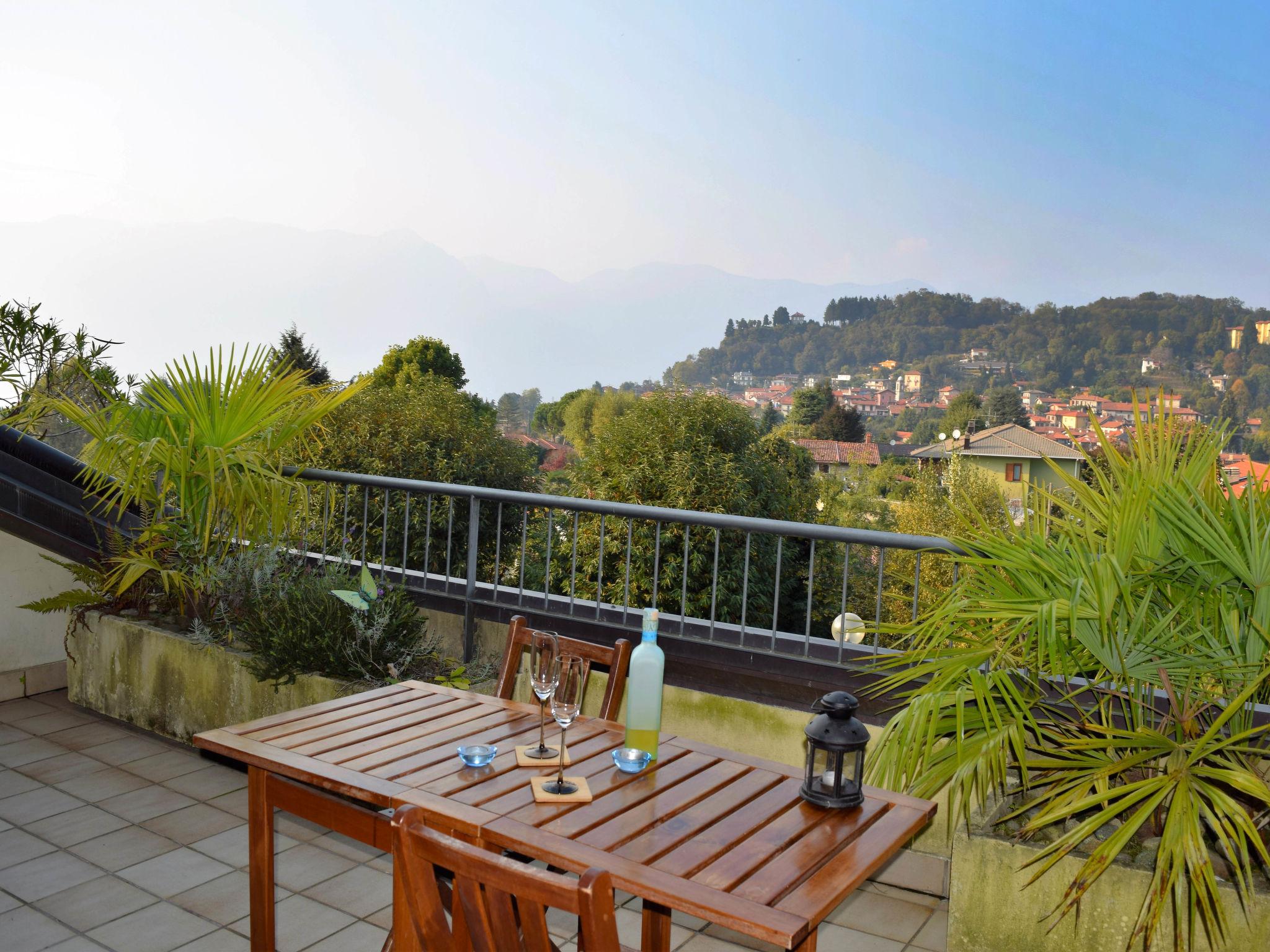 Photo 14 - 2 bedroom Apartment in Brezzo di Bedero with swimming pool and mountain view