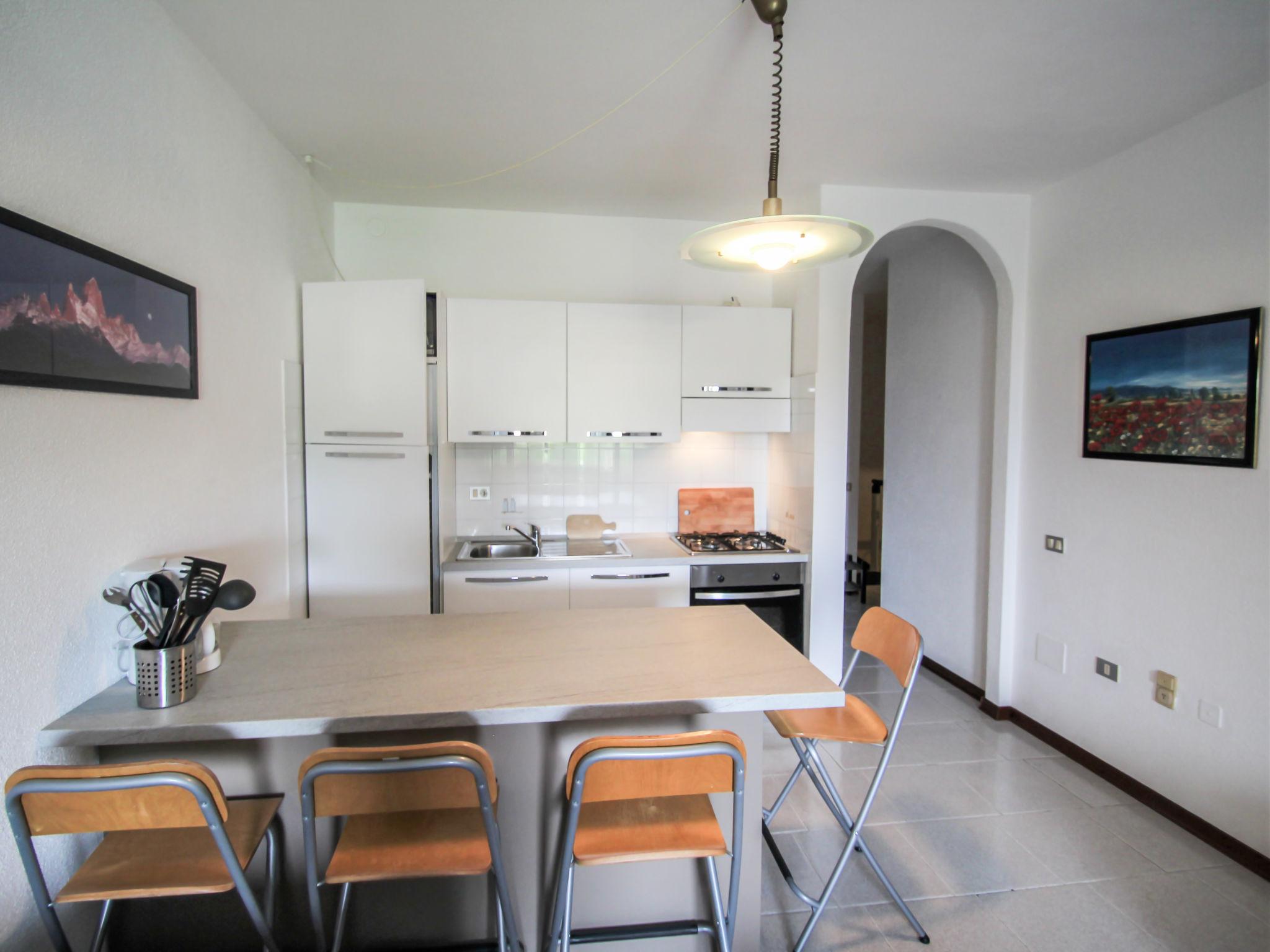 Photo 8 - 2 bedroom Apartment in Brezzo di Bedero with swimming pool and garden