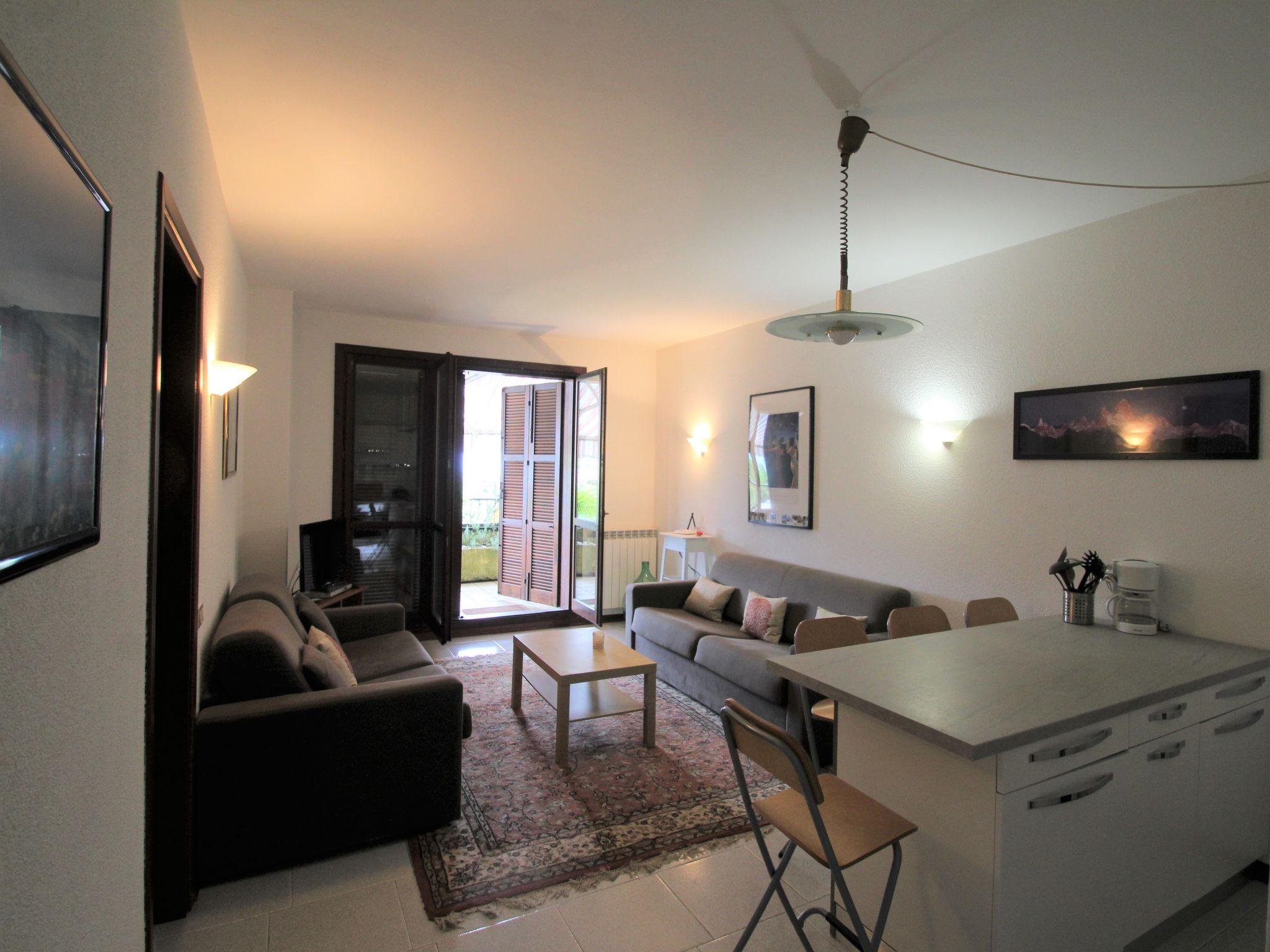 Photo 6 - 2 bedroom Apartment in Brezzo di Bedero with swimming pool and mountain view