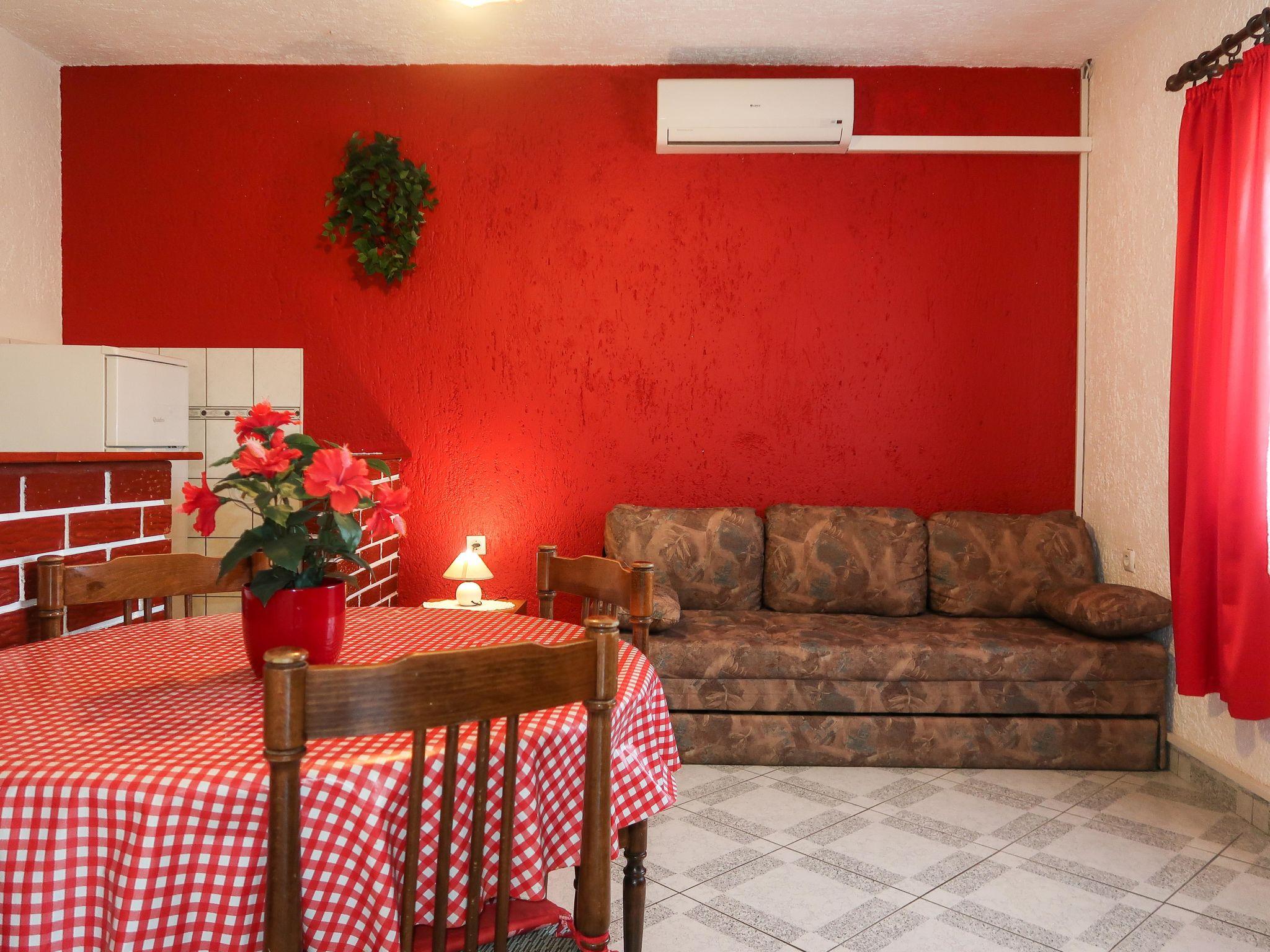 Photo 9 - 1 bedroom Apartment in Senj with garden and terrace