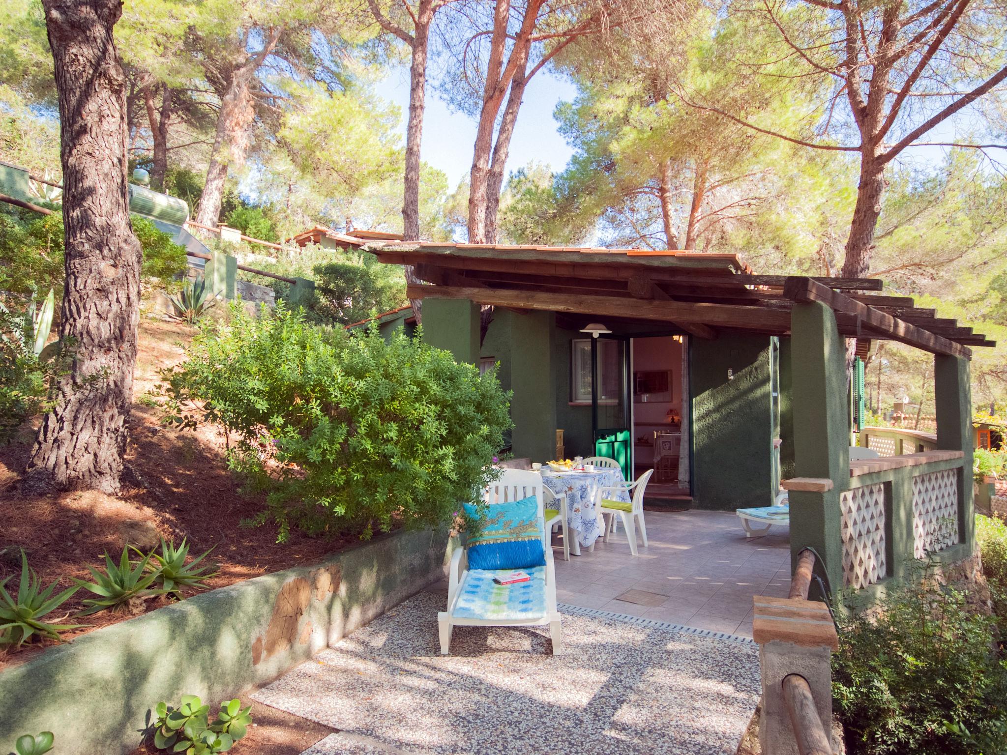 Photo 2 - Maison de 2 chambres à Capoliveri avec jardin et terrasse