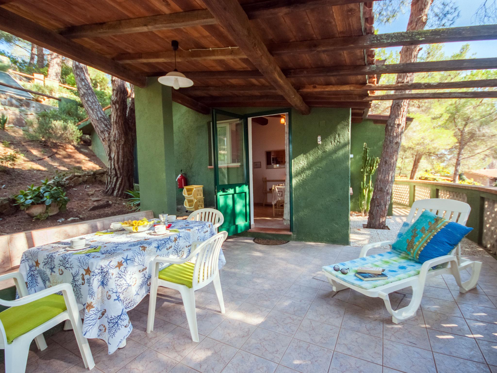 Photo 12 - Maison de 2 chambres à Capoliveri avec jardin et terrasse