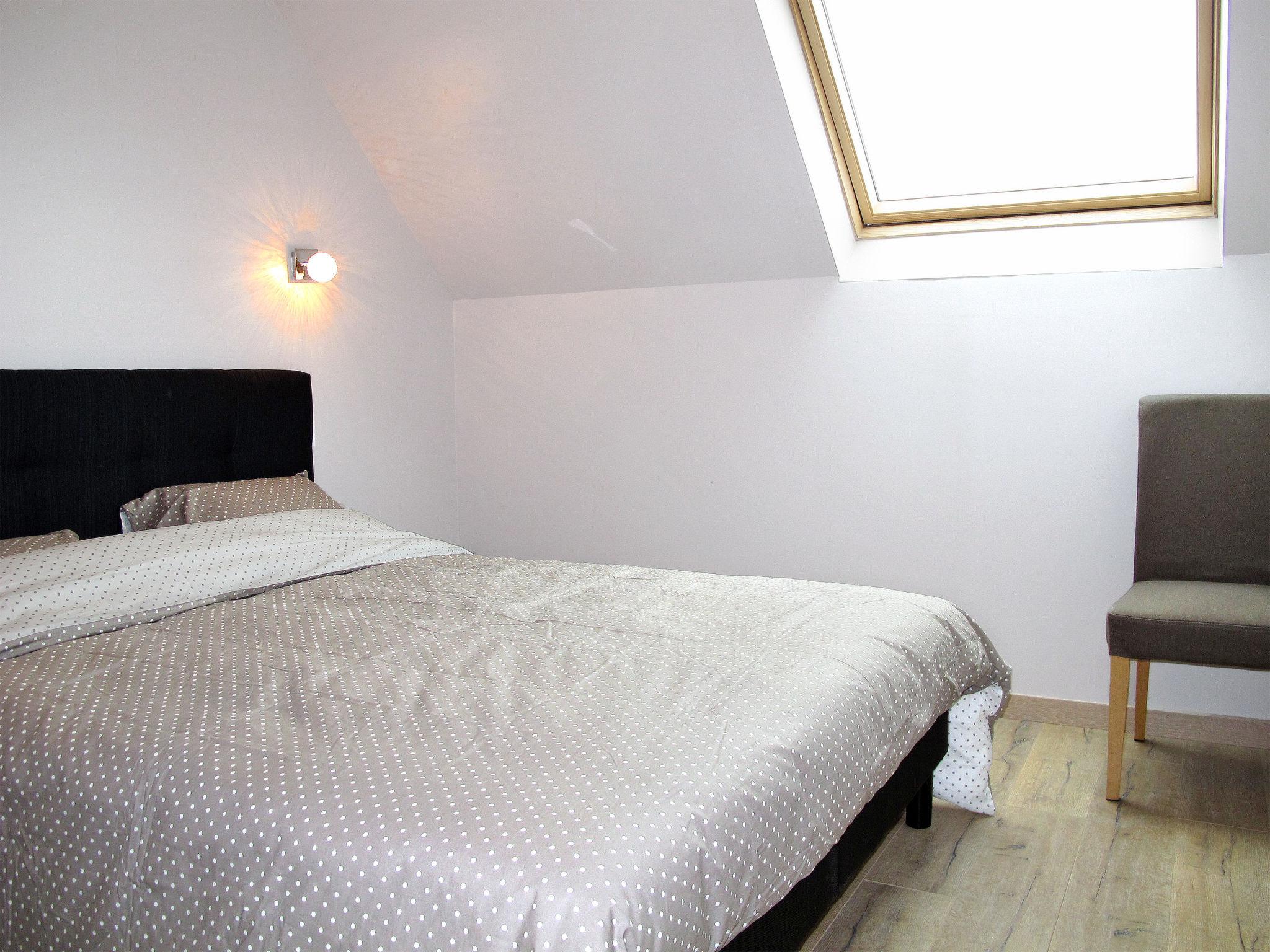 Foto 10 - Appartamento con 2 camere da letto a Plounéour-Brignogan-plages con vista mare