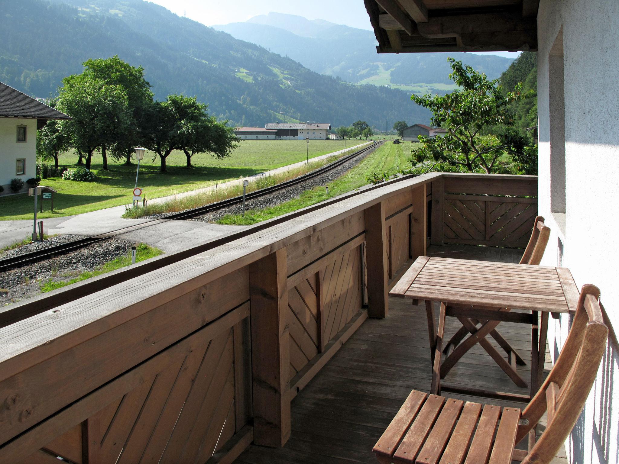 Foto 12 - Apartment mit 2 Schlafzimmern in Aschau im Zillertal mit terrasse und blick auf die berge