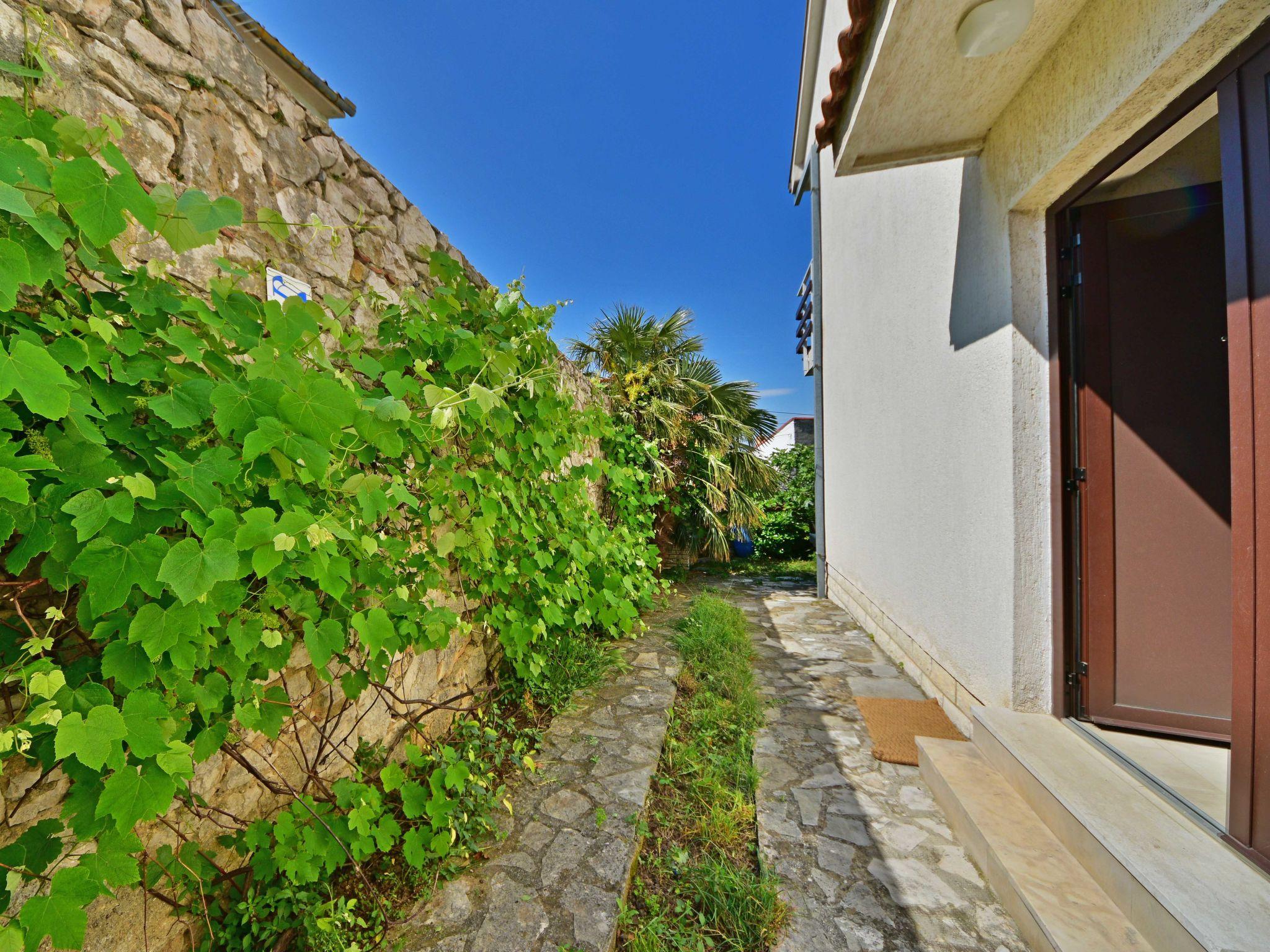 Foto 21 - Casa de 3 quartos em Novi Vinodolski com terraço e vistas do mar