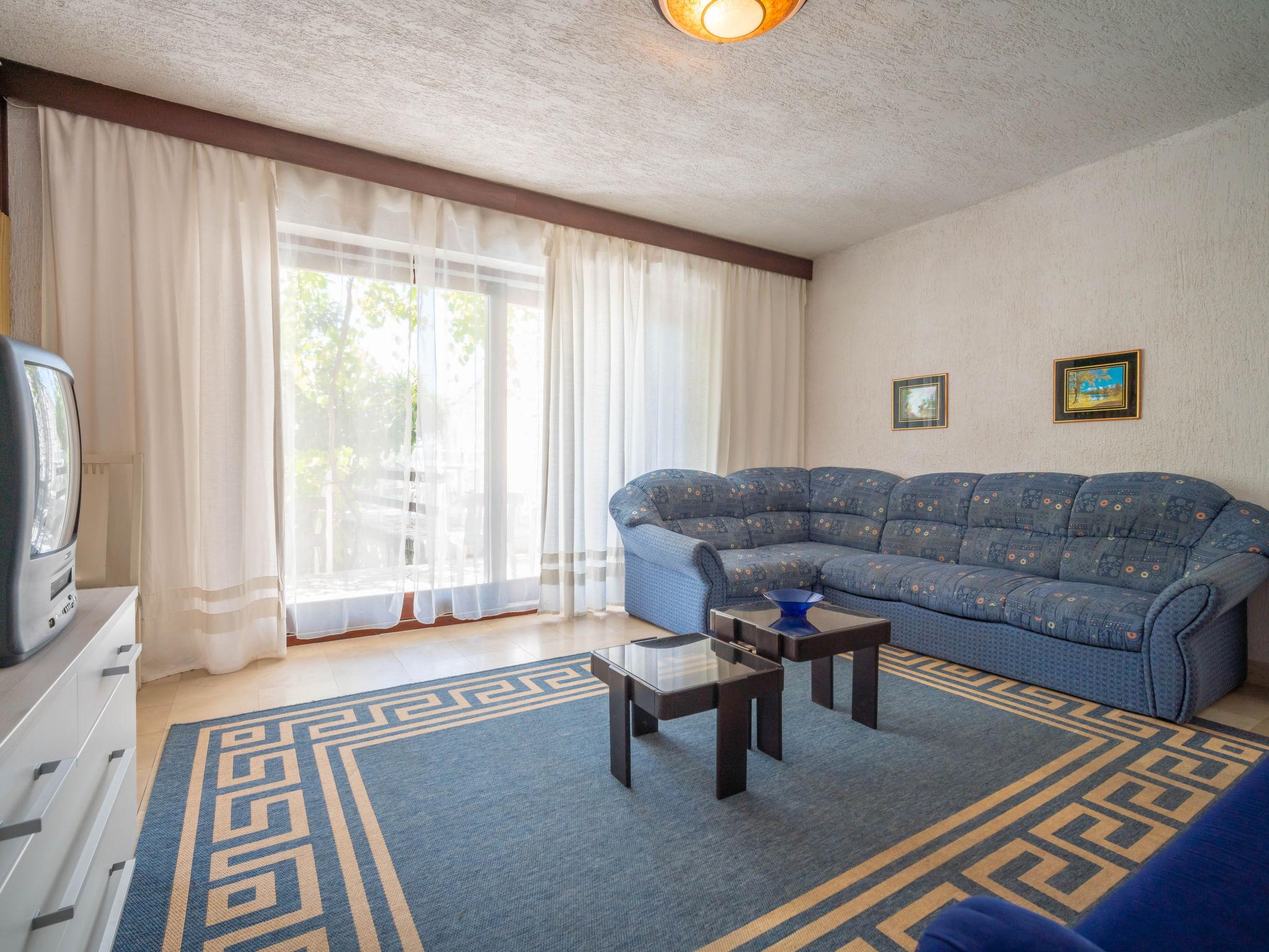 Foto 6 - Casa con 3 camere da letto a Novi Vinodolski con terrazza e vista mare