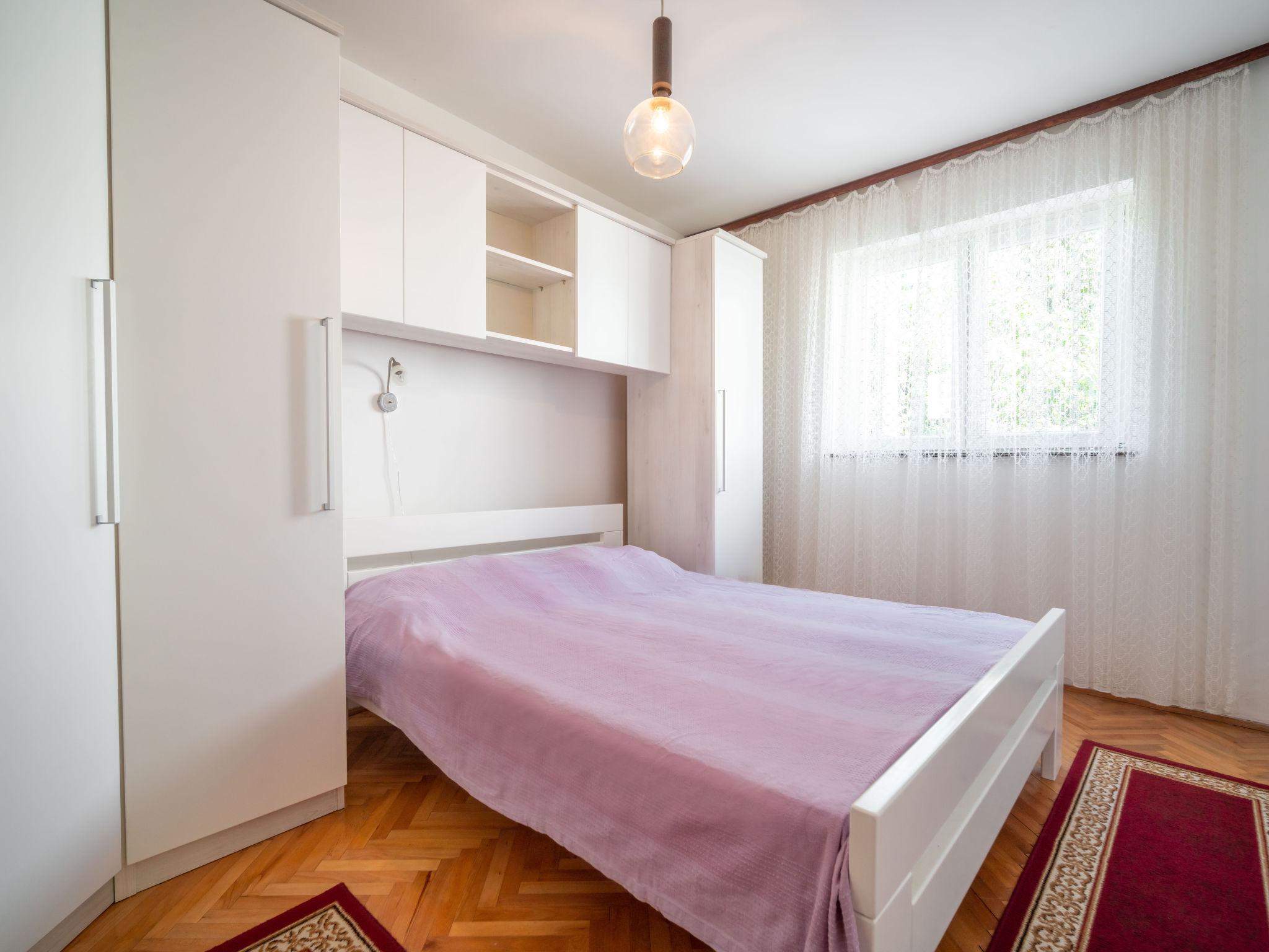 Foto 9 - Casa con 3 camere da letto a Novi Vinodolski con terrazza e vista mare