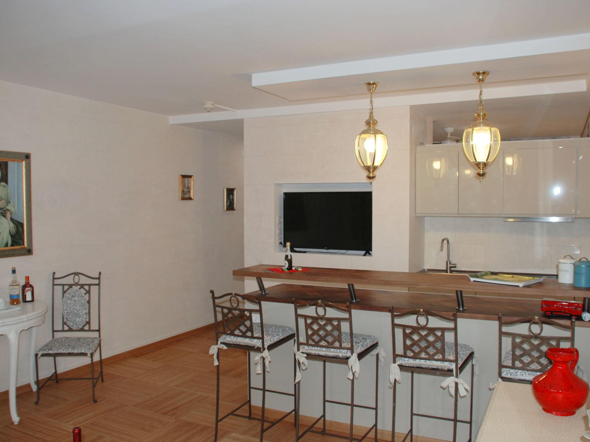 Photo 10 - 1 bedroom Apartment in Bissone with swimming pool and mountain view