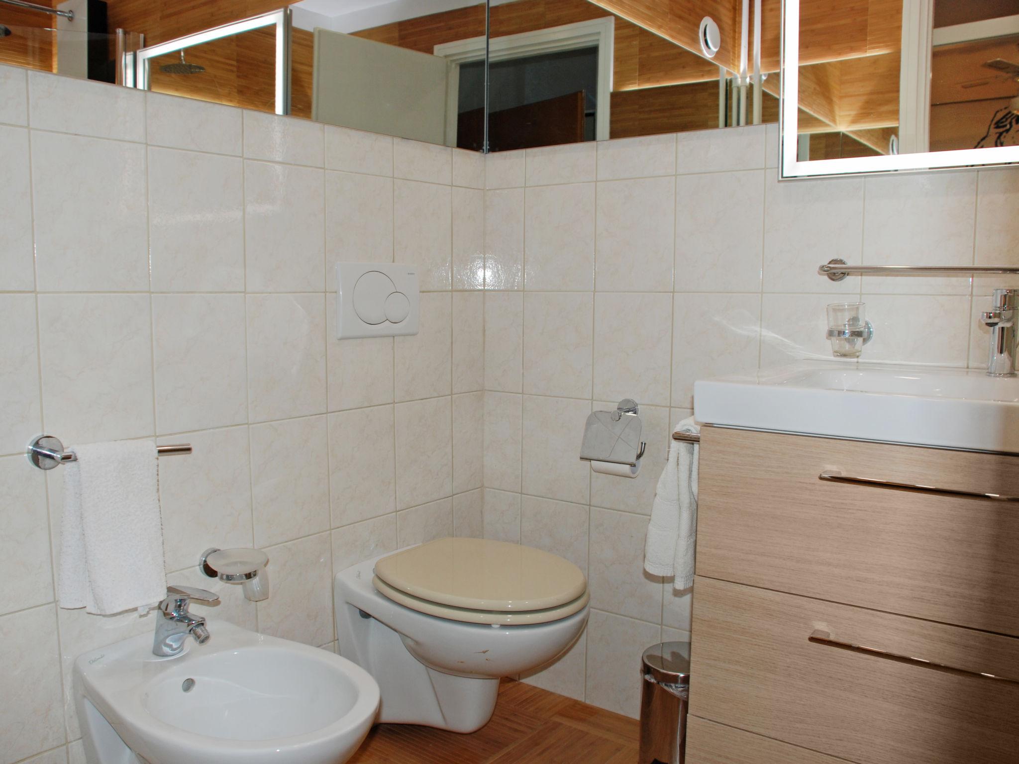 Foto 8 - Apartamento de 1 quarto em Bissone com piscina e jardim