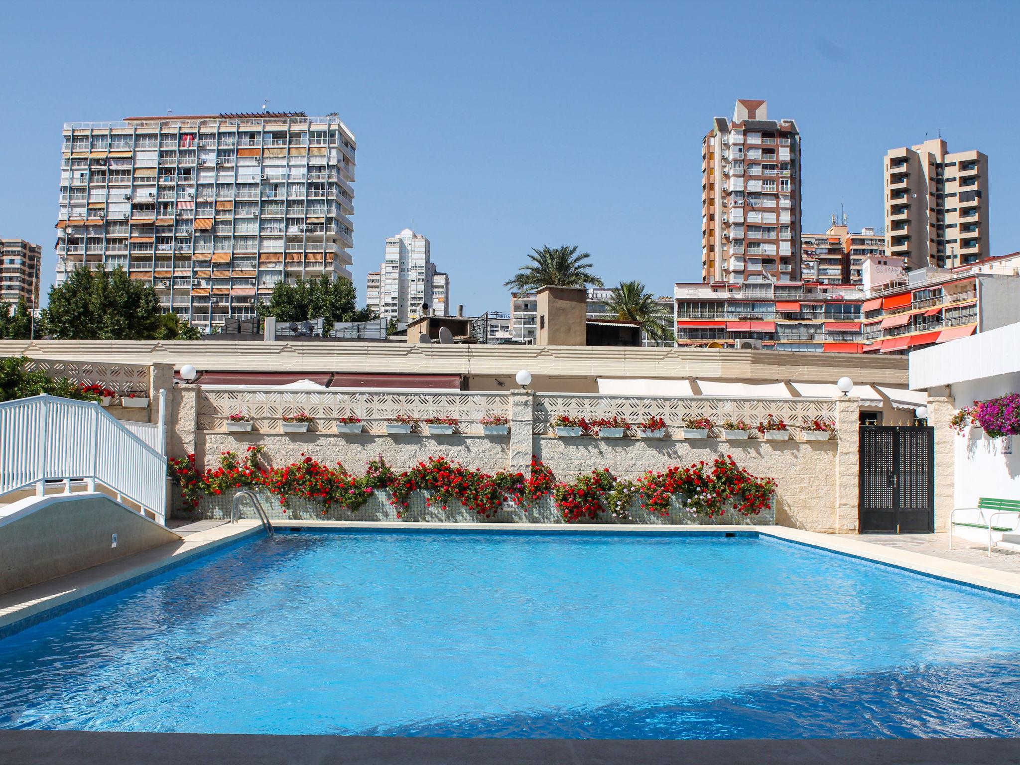 Foto 5 - Apartamento de 3 habitaciones en Benidorm con piscina y vistas al mar