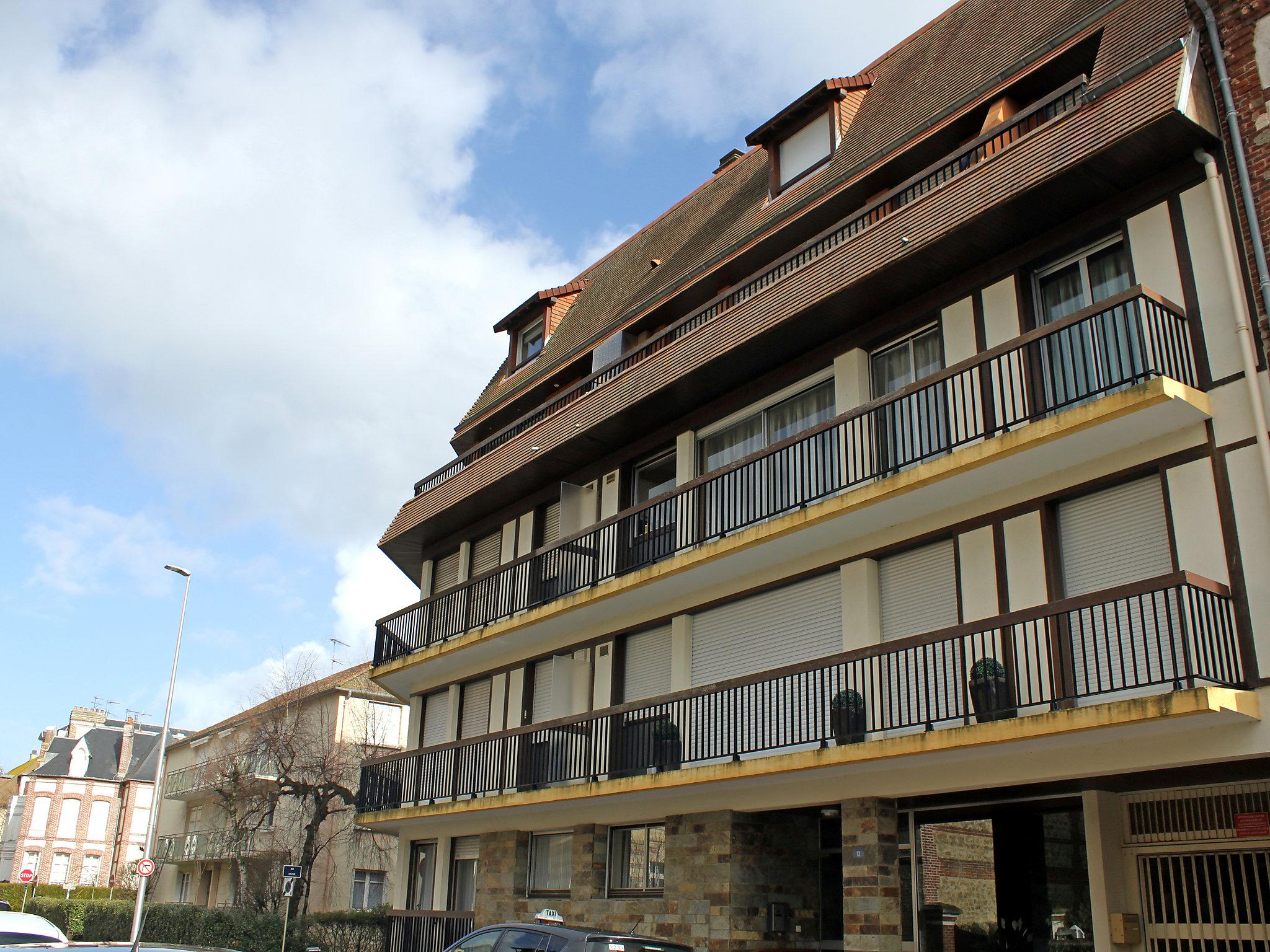 Foto 16 - Apartamento de 1 habitación en Deauville con vistas al mar