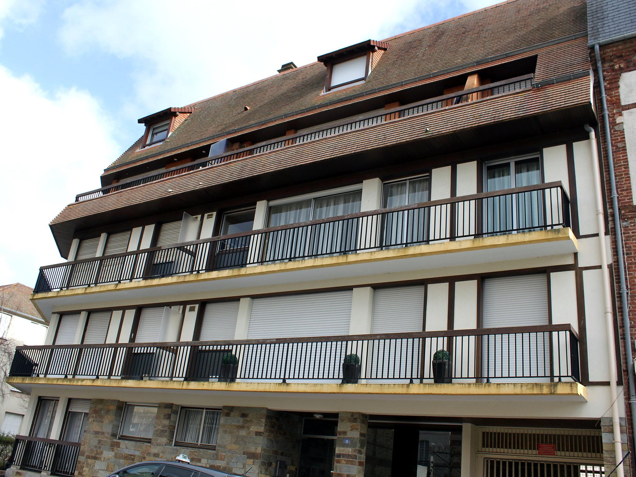 Foto 17 - Apartamento de 1 habitación en Deauville con vistas al mar