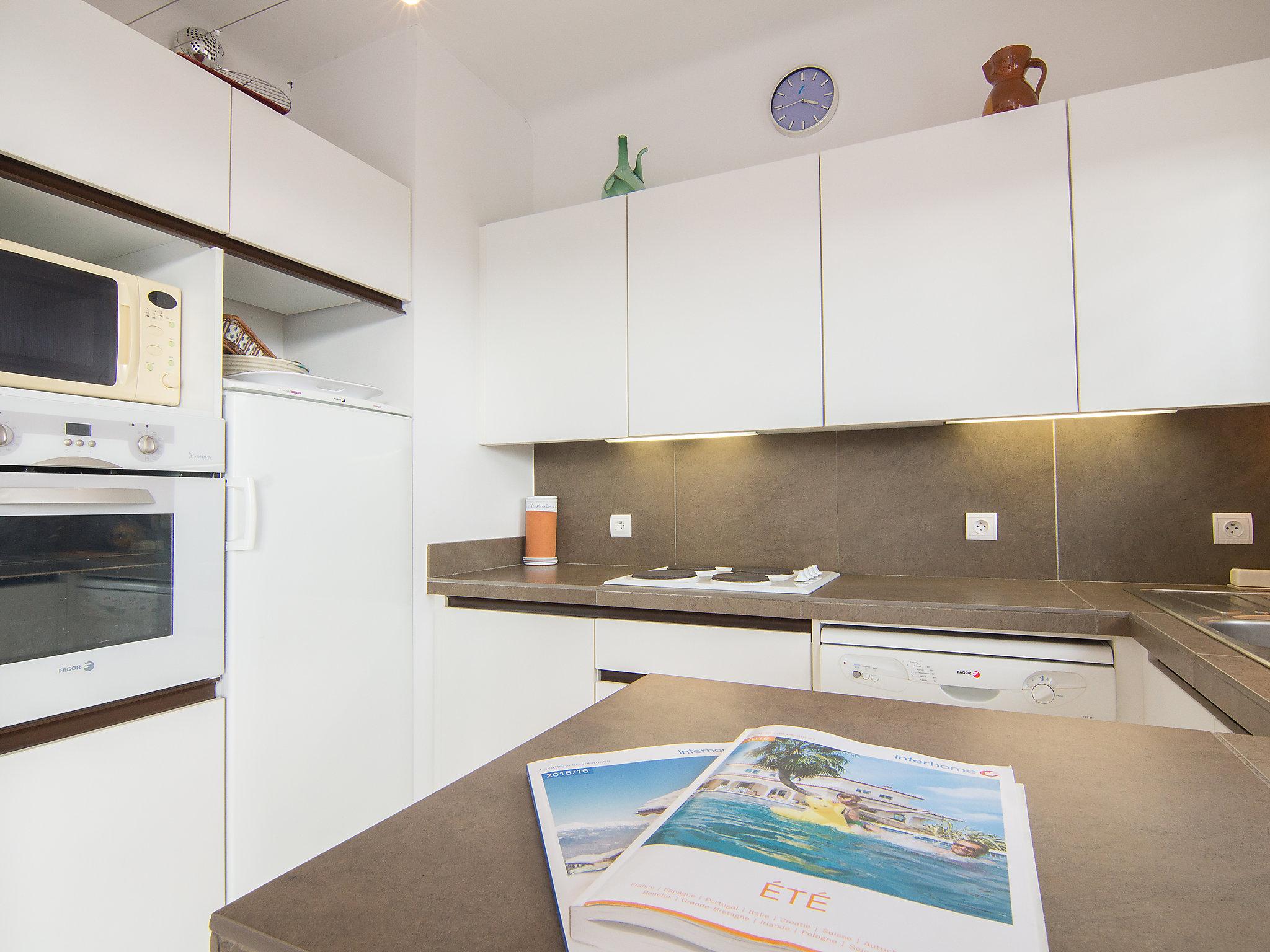 Foto 9 - Appartamento con 1 camera da letto a Cavalaire-sur-Mer con terrazza