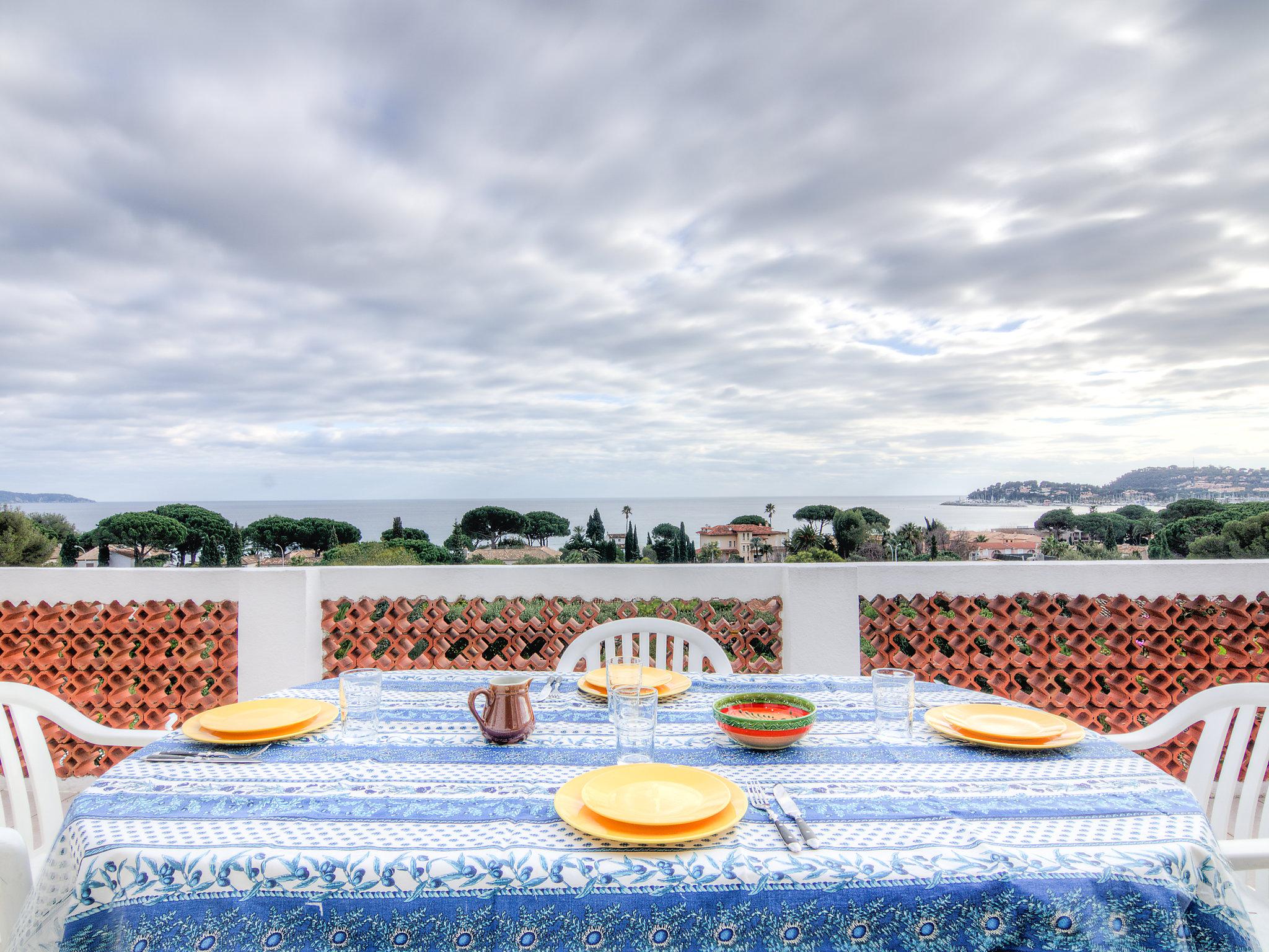 Foto 7 - Apartamento de 1 habitación en Cavalaire-sur-Mer con terraza