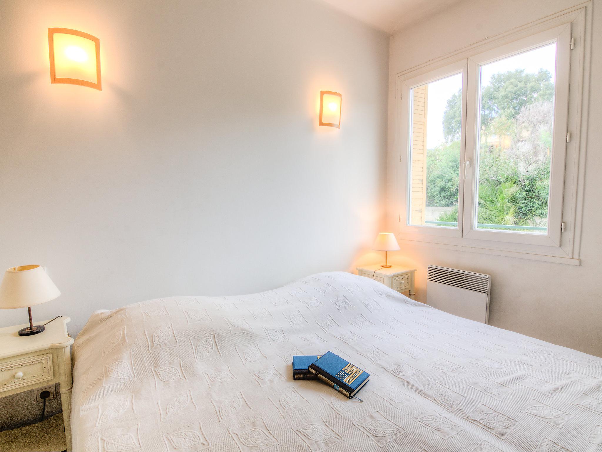 Foto 10 - Appartamento con 1 camera da letto a Cavalaire-sur-Mer con terrazza