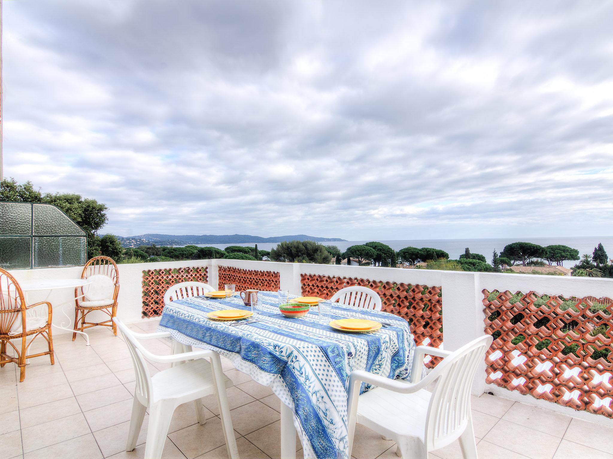 Photo 1 - 1 bedroom Apartment in Cavalaire-sur-Mer with terrace